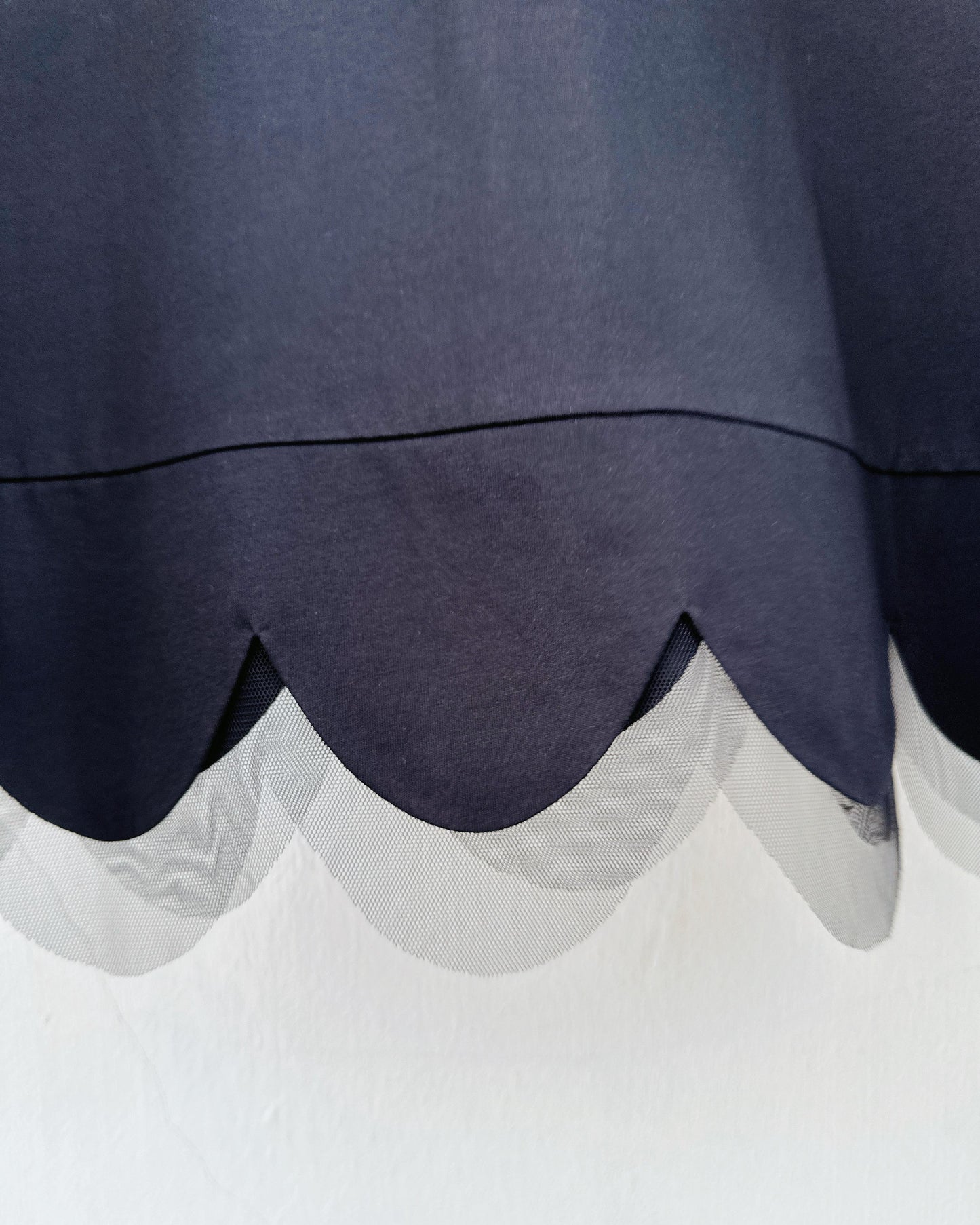 aalis ASA SS26 scallop hem mesh detail top (Charcoal)