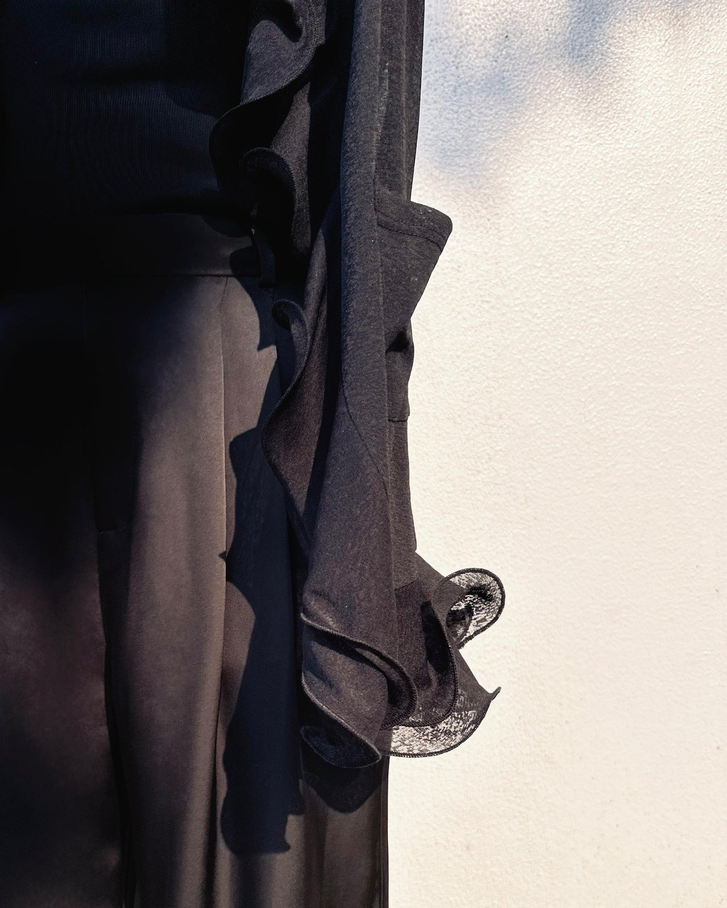 (Pre-order) aalis RINON cascade ruffle front long cardigan (Black)
