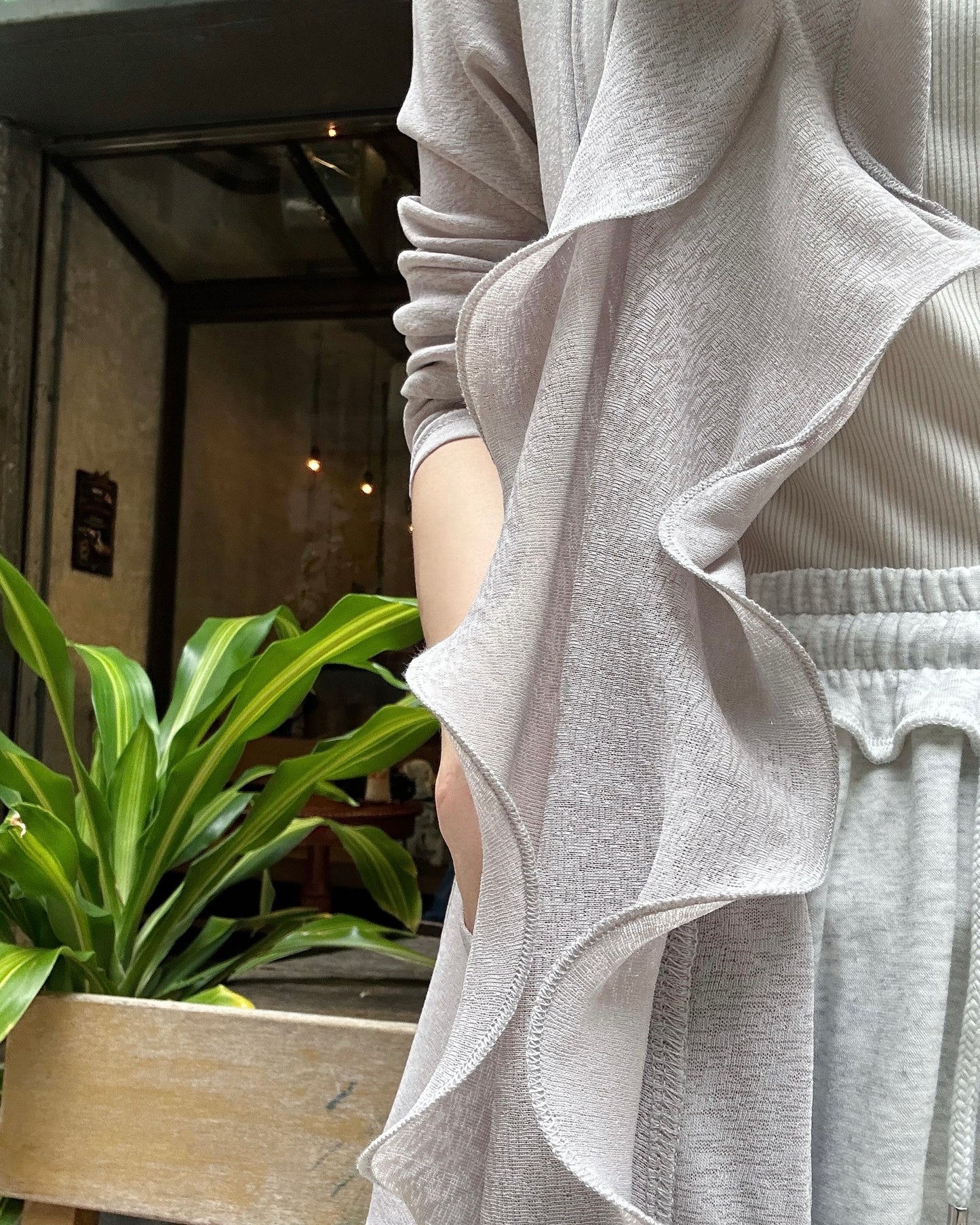 aalis RINON cascade ruffle front long cardigan (Lt Grey)