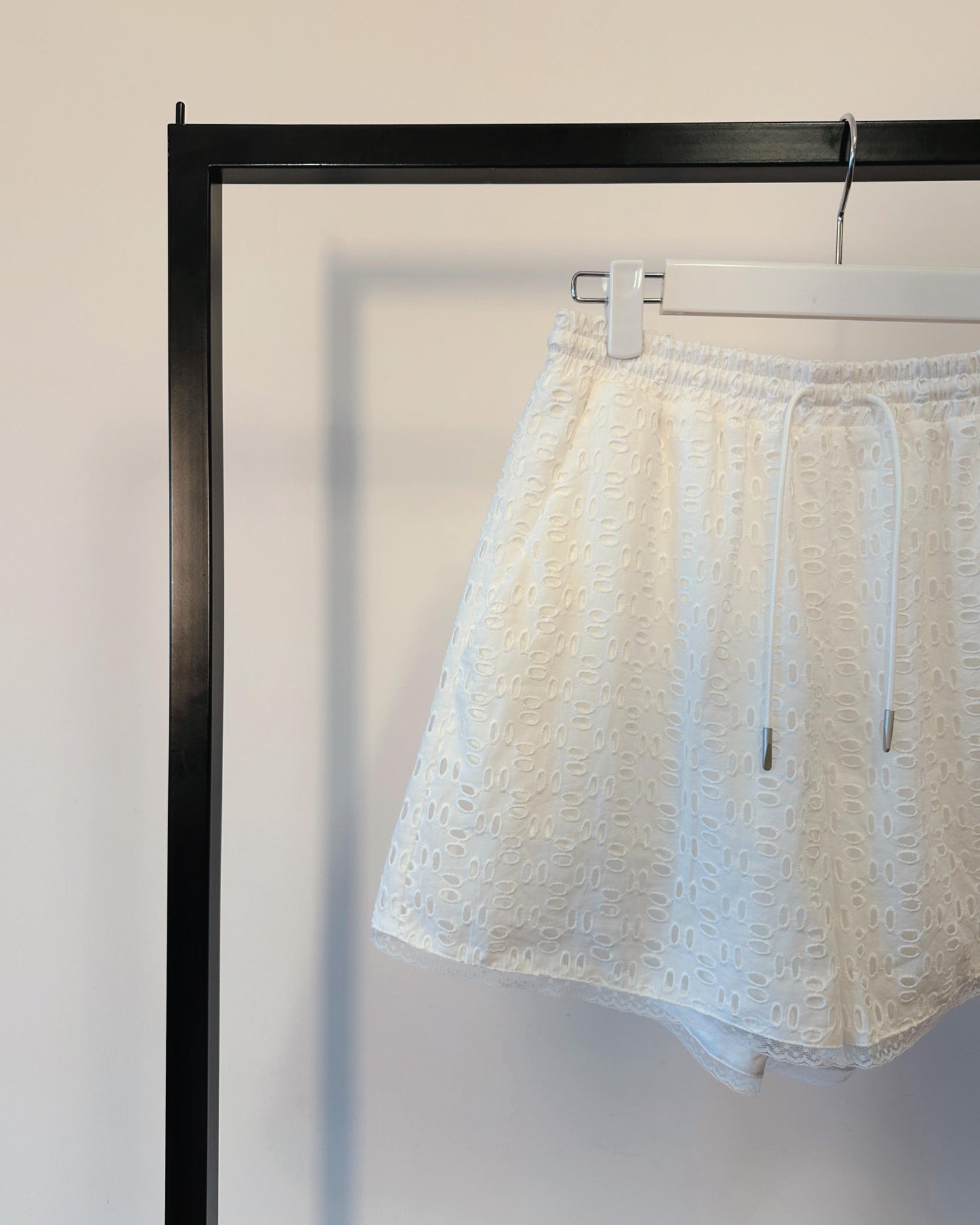 aalis EDWINA drawstring shorts (White)