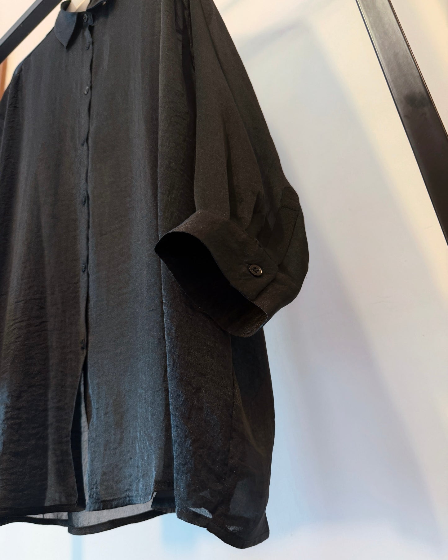 aalis OSIRIA flowy semi sheer shirt (Black)