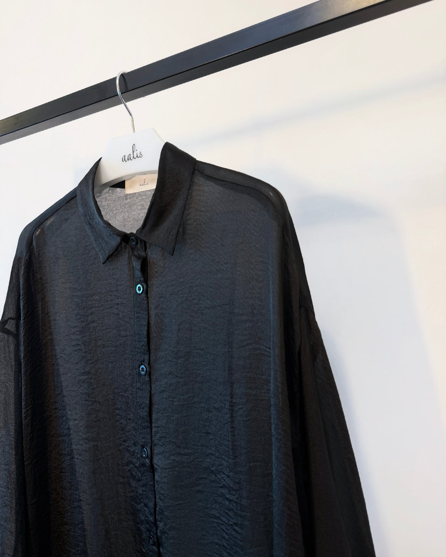 aalis OSIRIA flowy semi sheer shirt (Black)