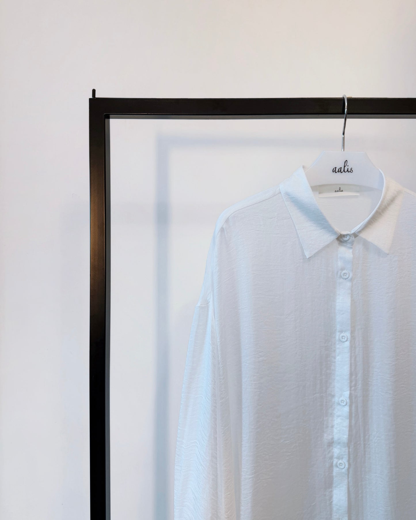 aalis OSIRIA flowy semi sheer shirt (White)