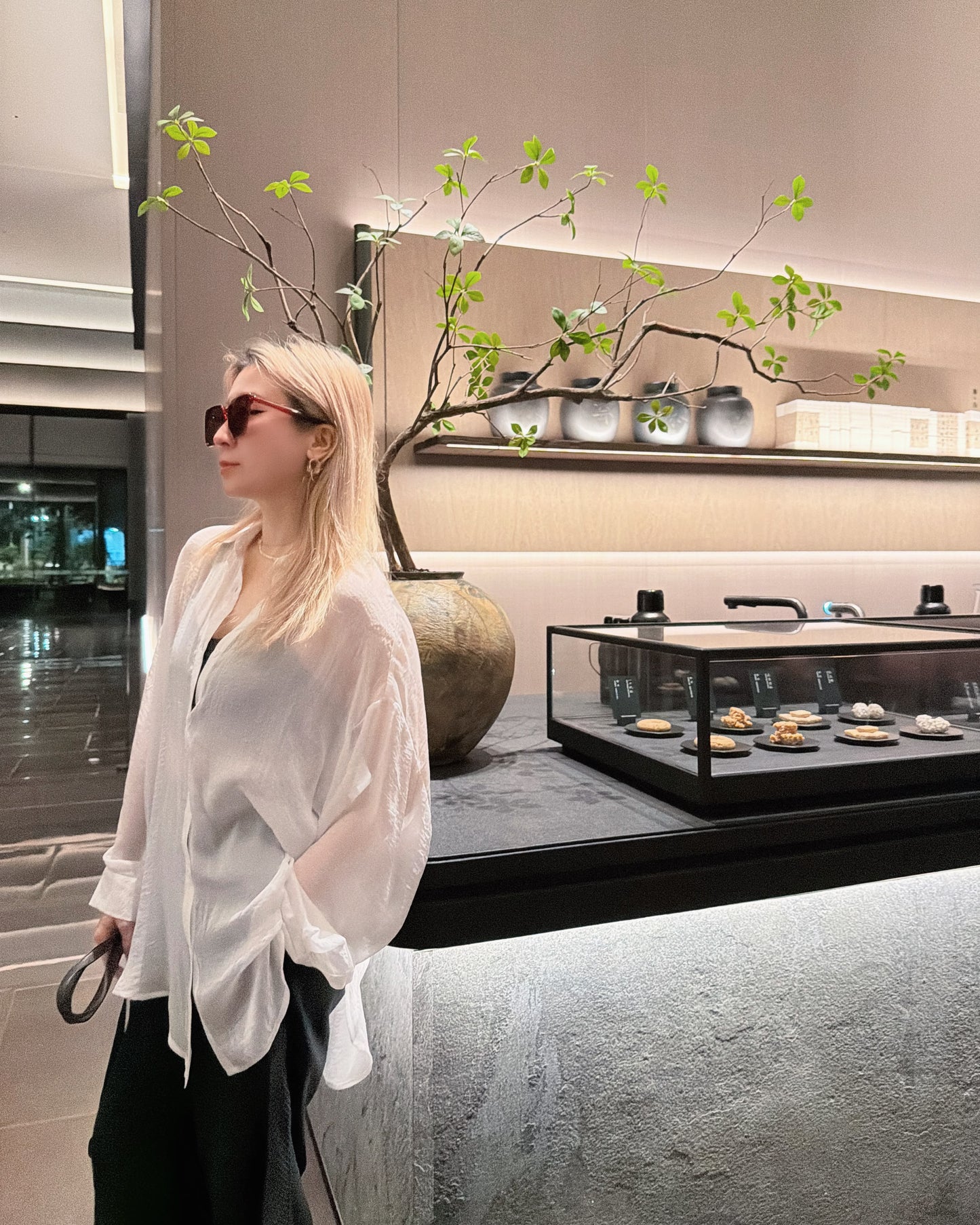 aalis OSIRIA flowy semi sheer shirt (White)