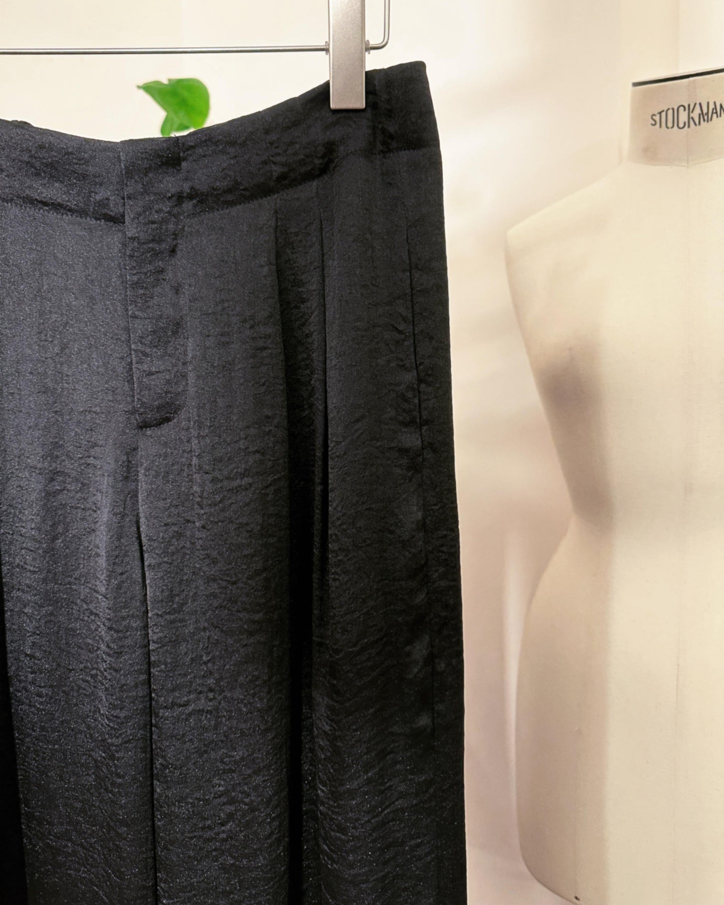 aalis OSDA flowy semi sheer pants (Black)
