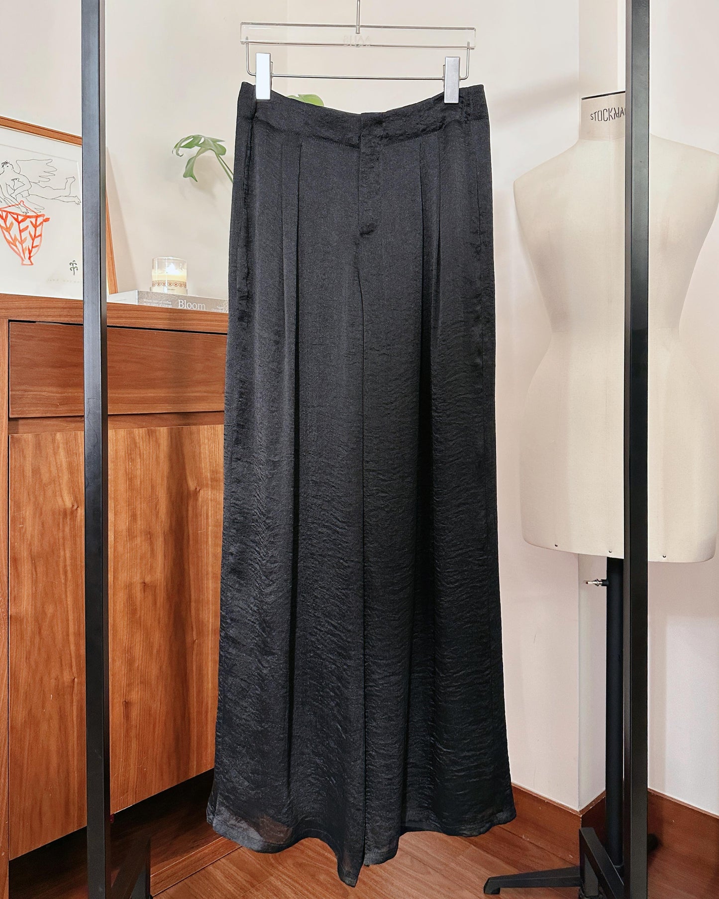 aalis OSDA flowy semi sheer pants (Black)