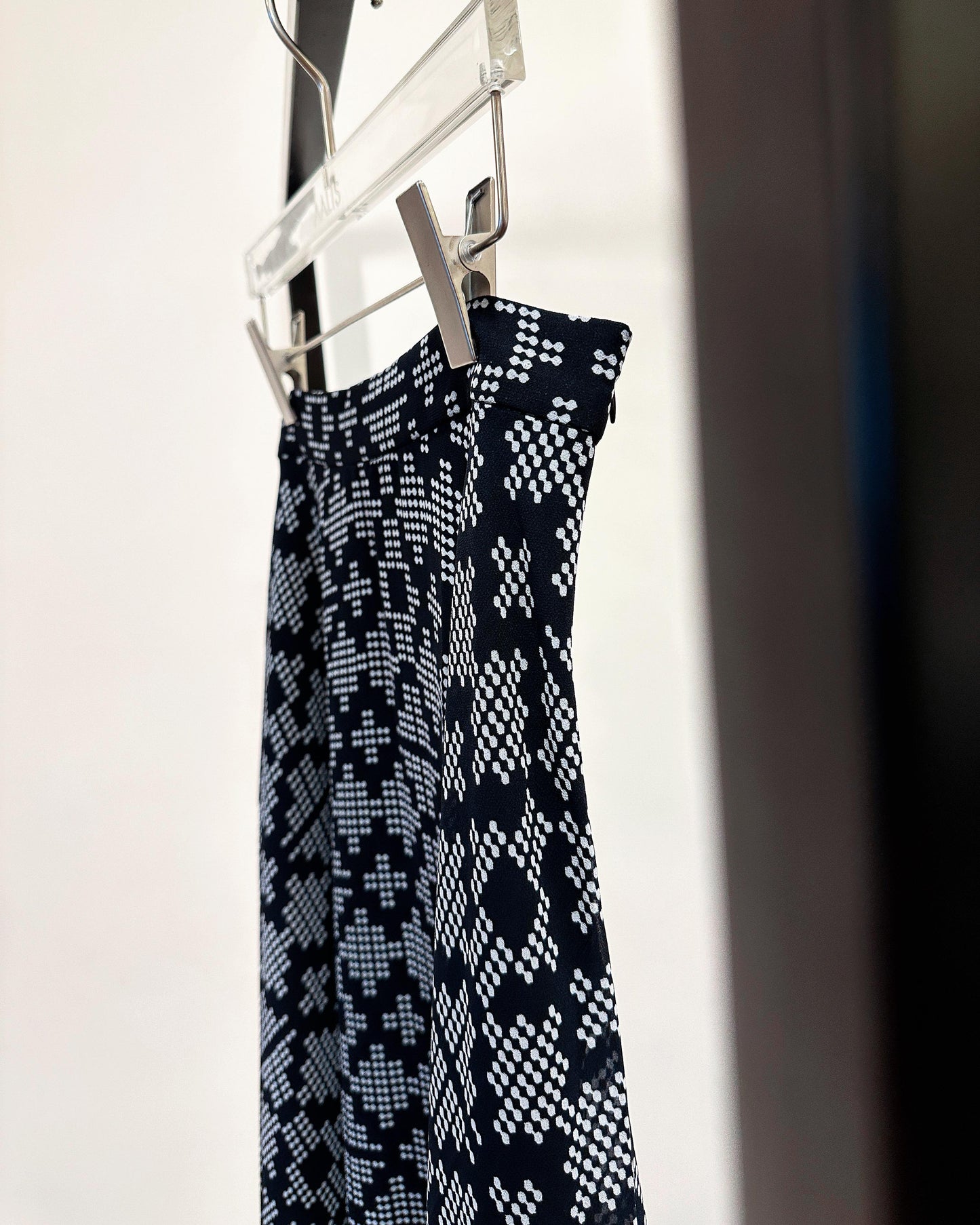 aalis GOLDIE chiffon maxi skirt (Black Dot)