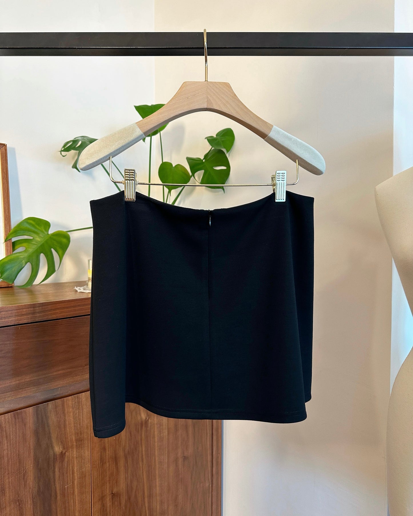 aalis ASHWIN mini skirt with lining shorts (Black)