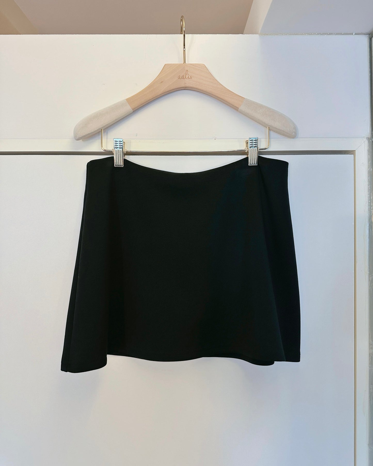 aalis ASHWIN mini skirt with lining shorts (Black)