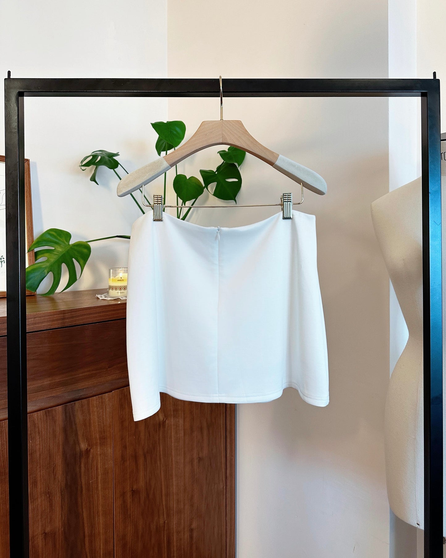 aalis ASHWIN mini skirt with lining shorts (White)