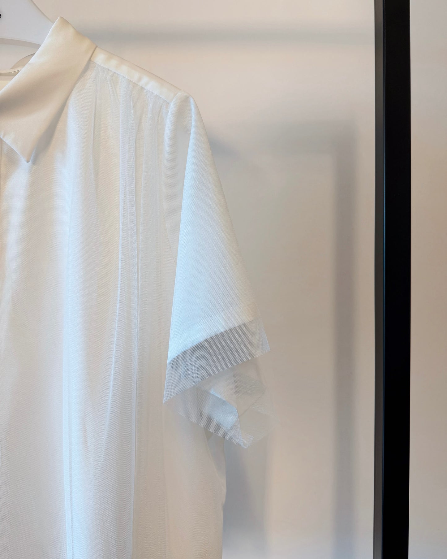 aalis SATH mesh overlay s/s shirt (Ivory)