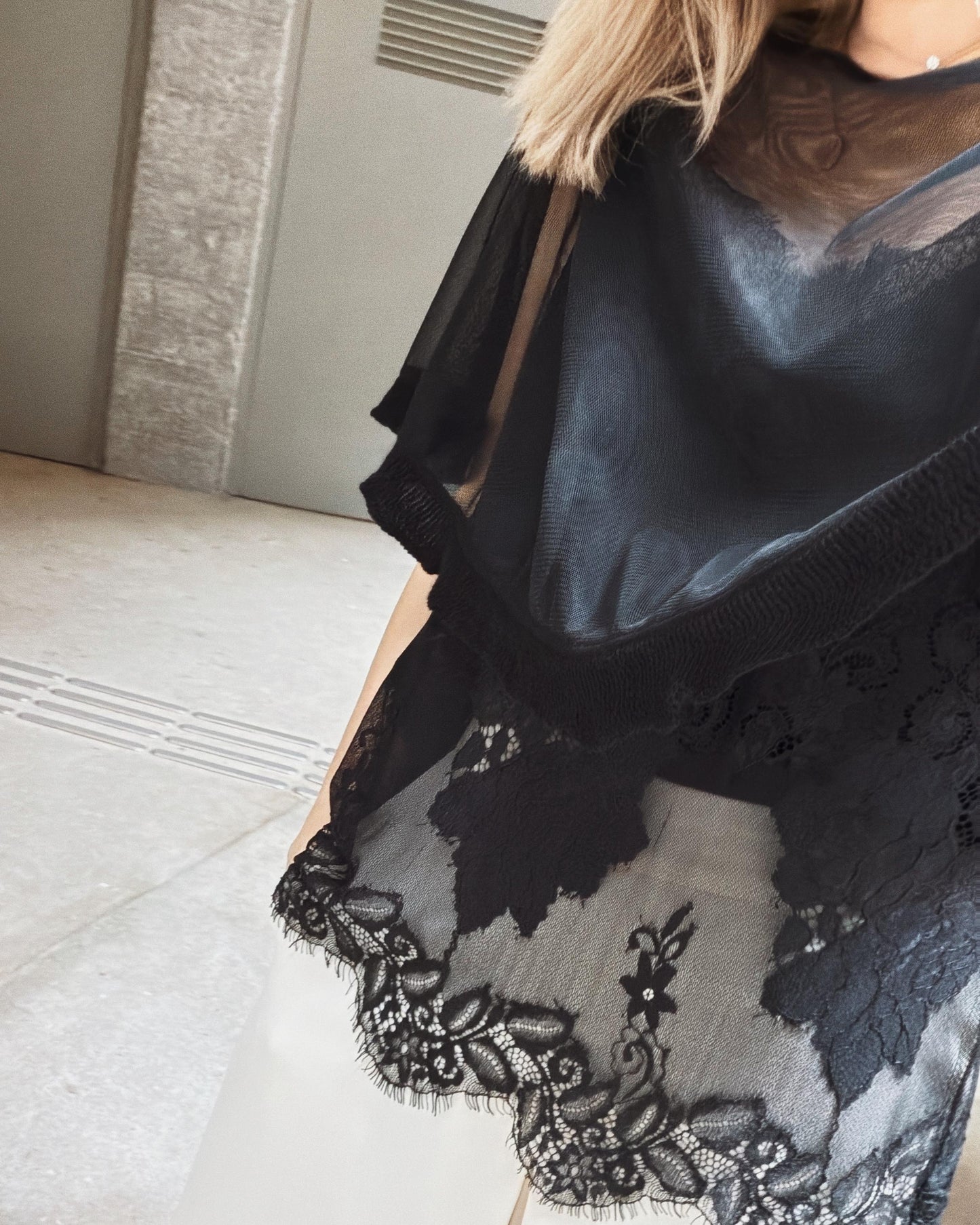 (Pre-order) aalis CARPI mesh cape with knitted ruffle trim (Black)