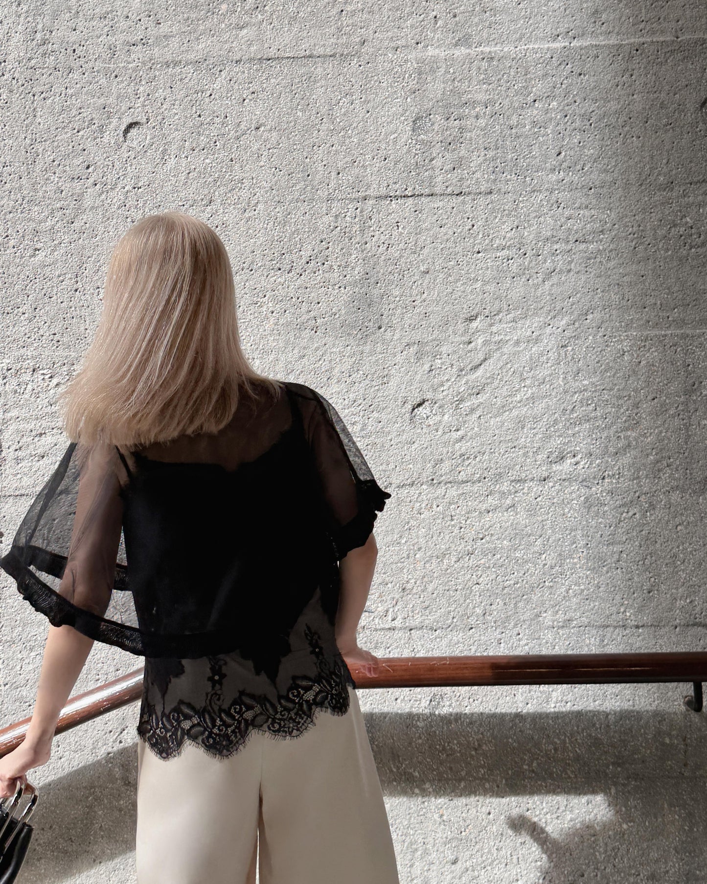 (Pre-order) aalis CARPI mesh cape with knitted ruffle trim (Black)