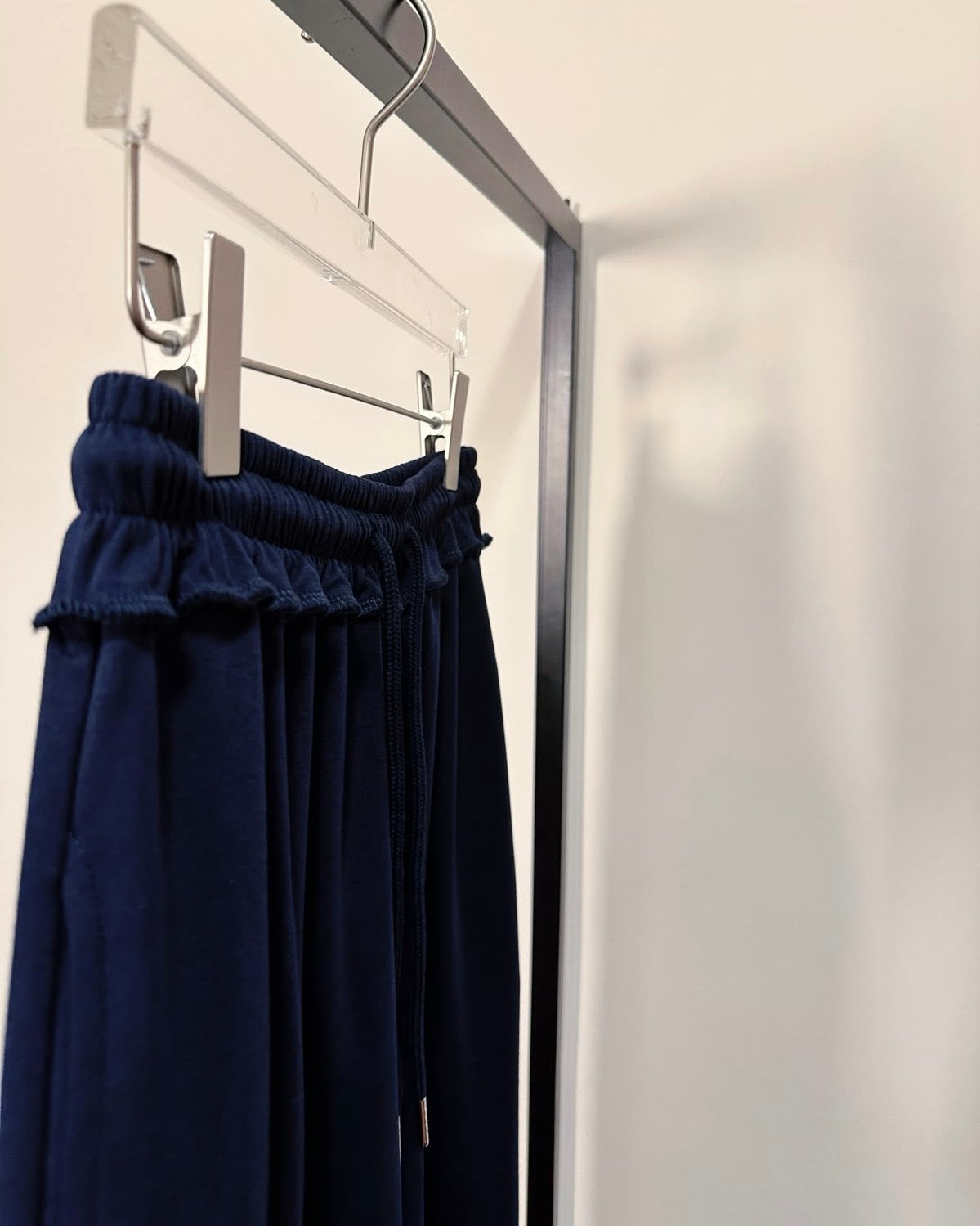 aalis LILIA TWO ruffle hem track pants (Navy)