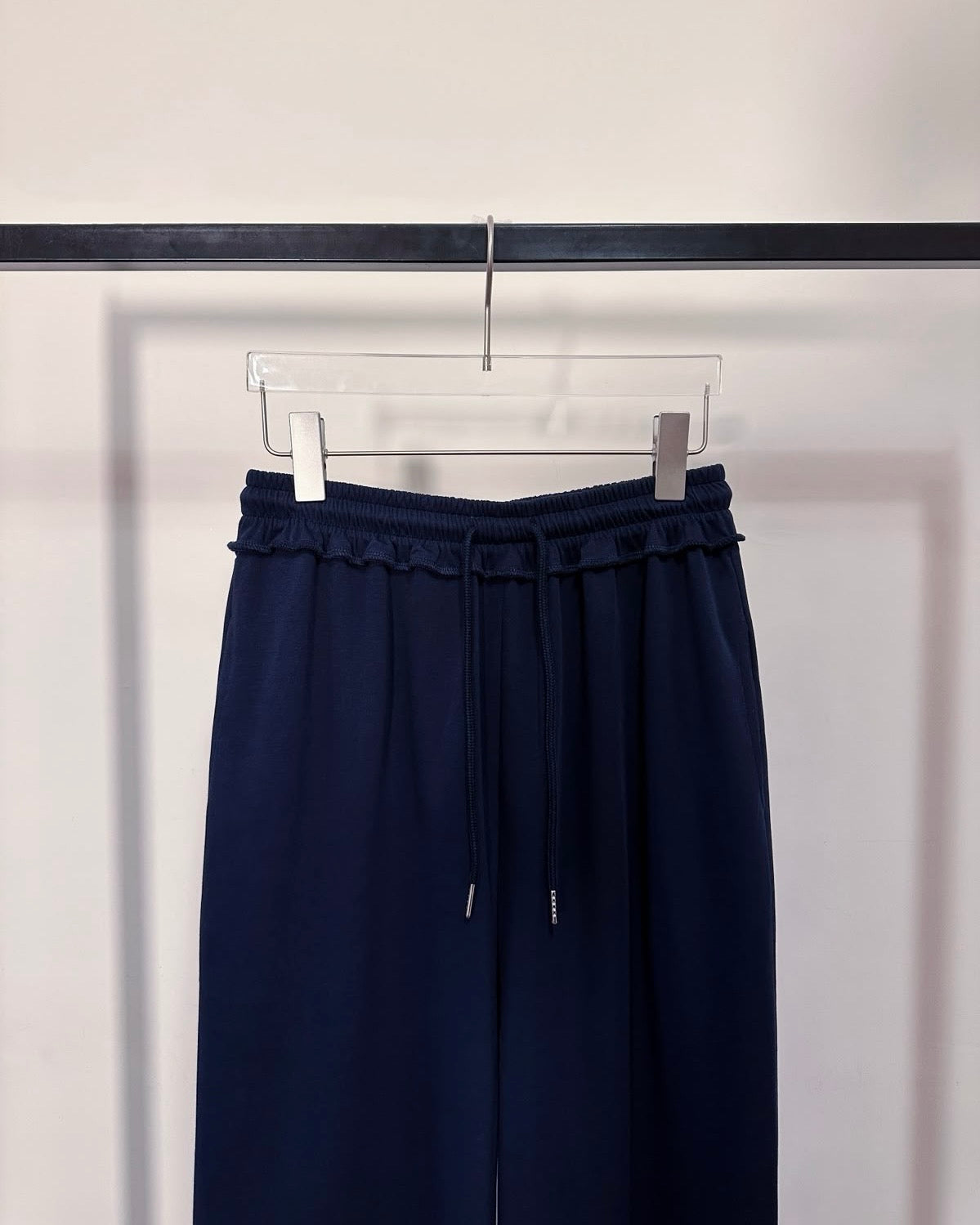 aalis LILIA TWO ruffle hem track pants (Navy)