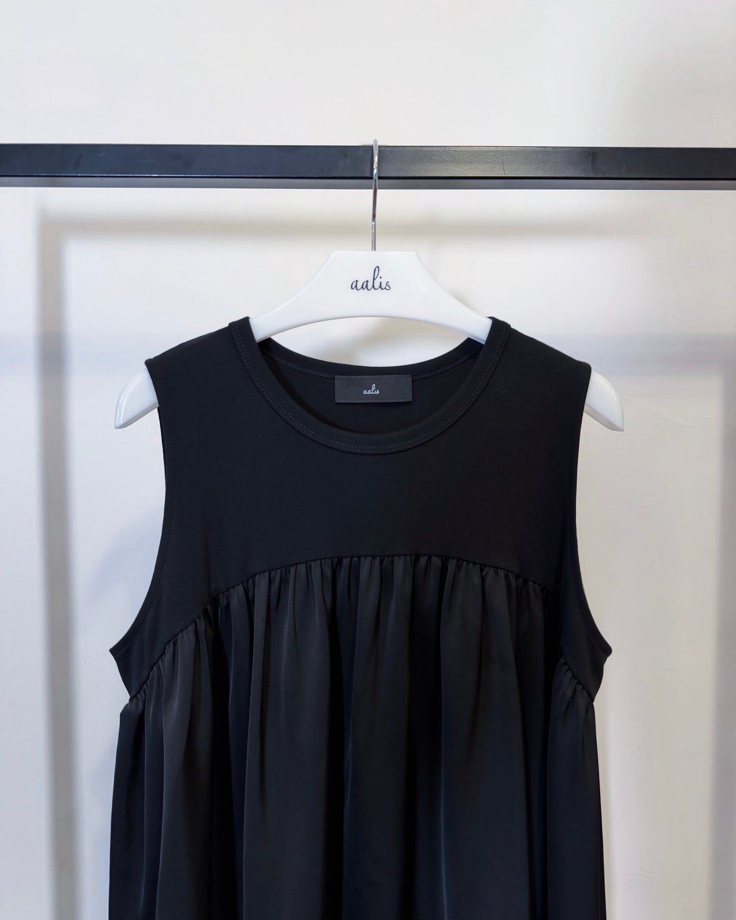 aalis NIEL scallop edge top (Black)