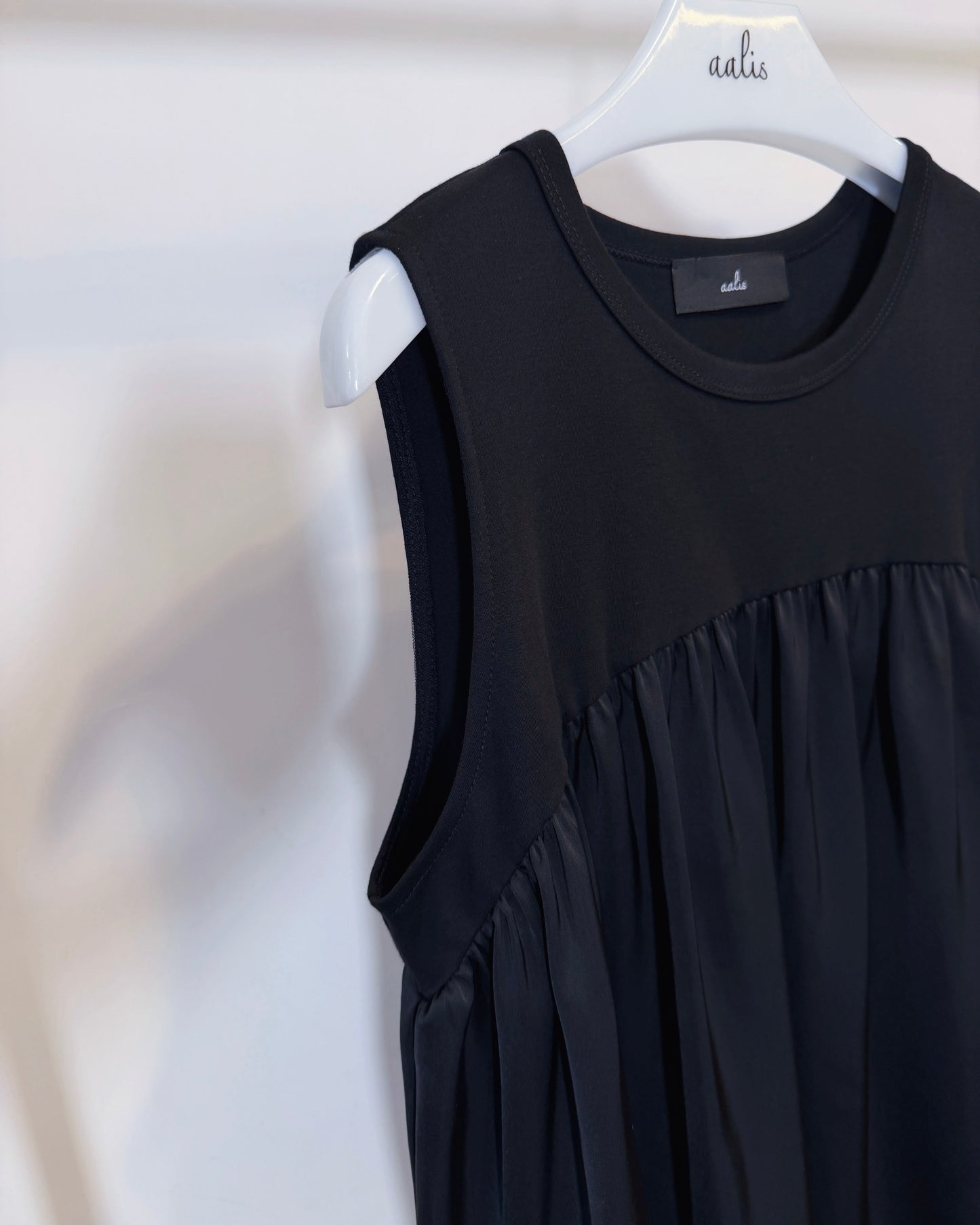 aalis NIEL scallop edge top (Black)
