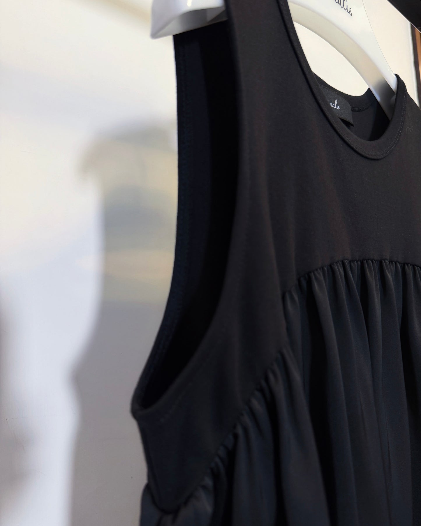aalis NIEL scallop edge top (Black)