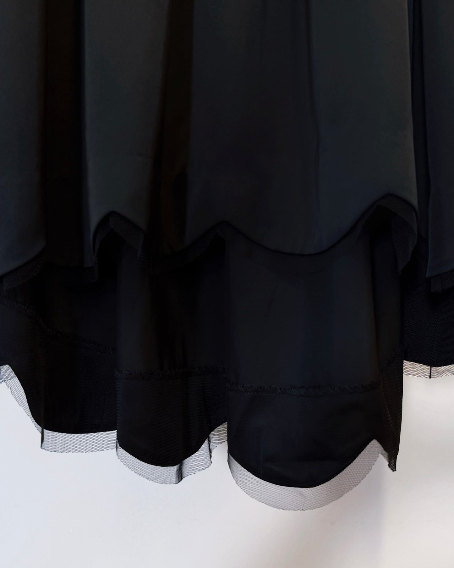aalis NIEL scallop edge top (Black)