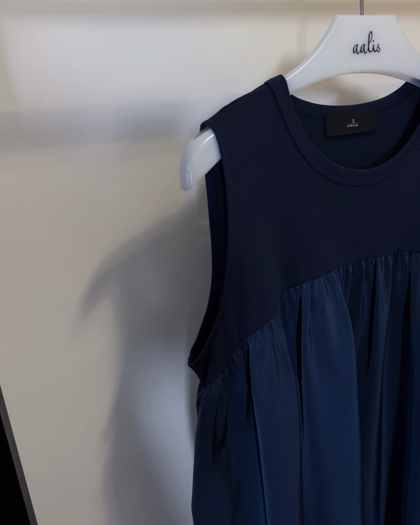 aalis NIEL scallop edge top (Grey Blue)