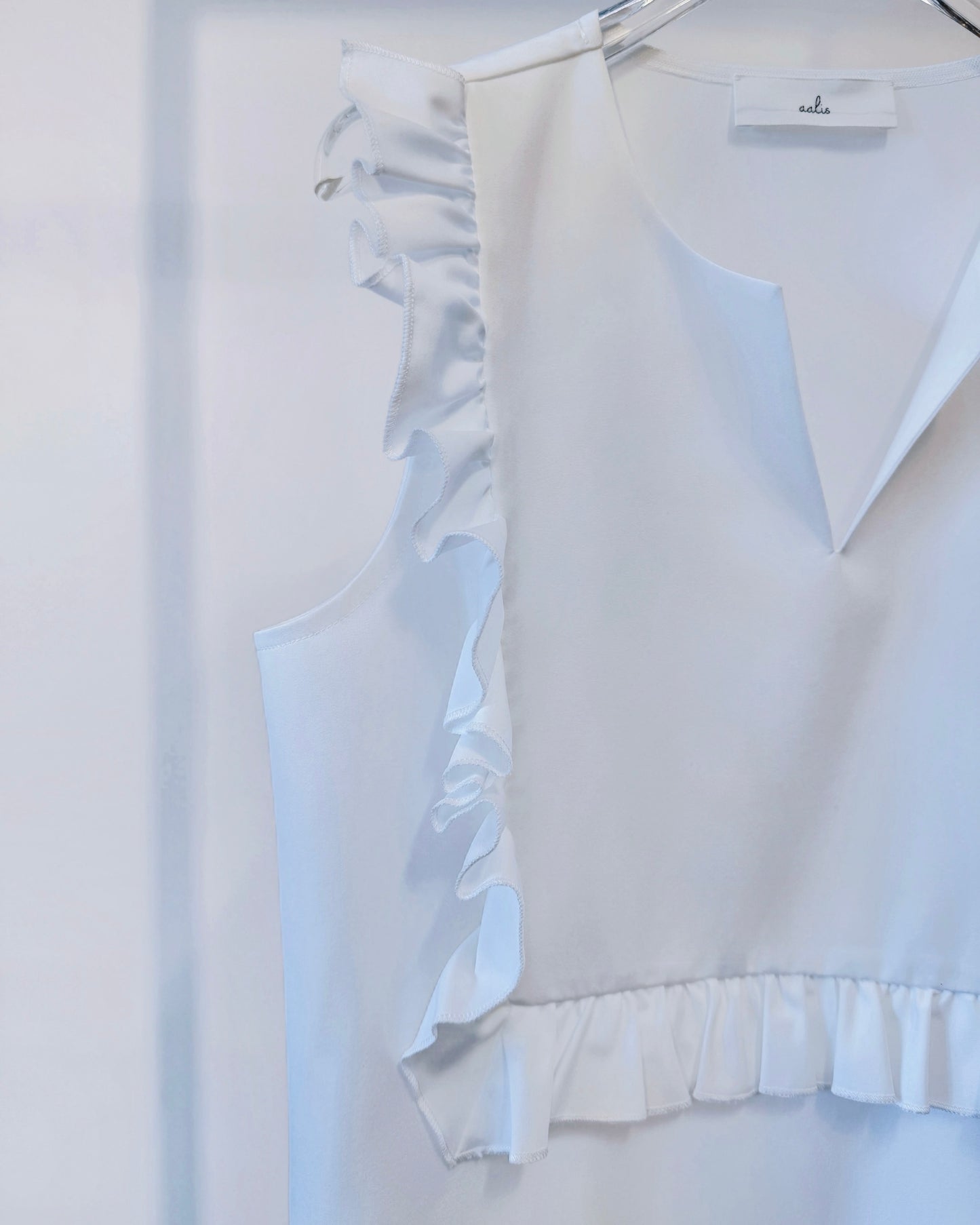 aalis KOSA square ruffle panel front top (White)