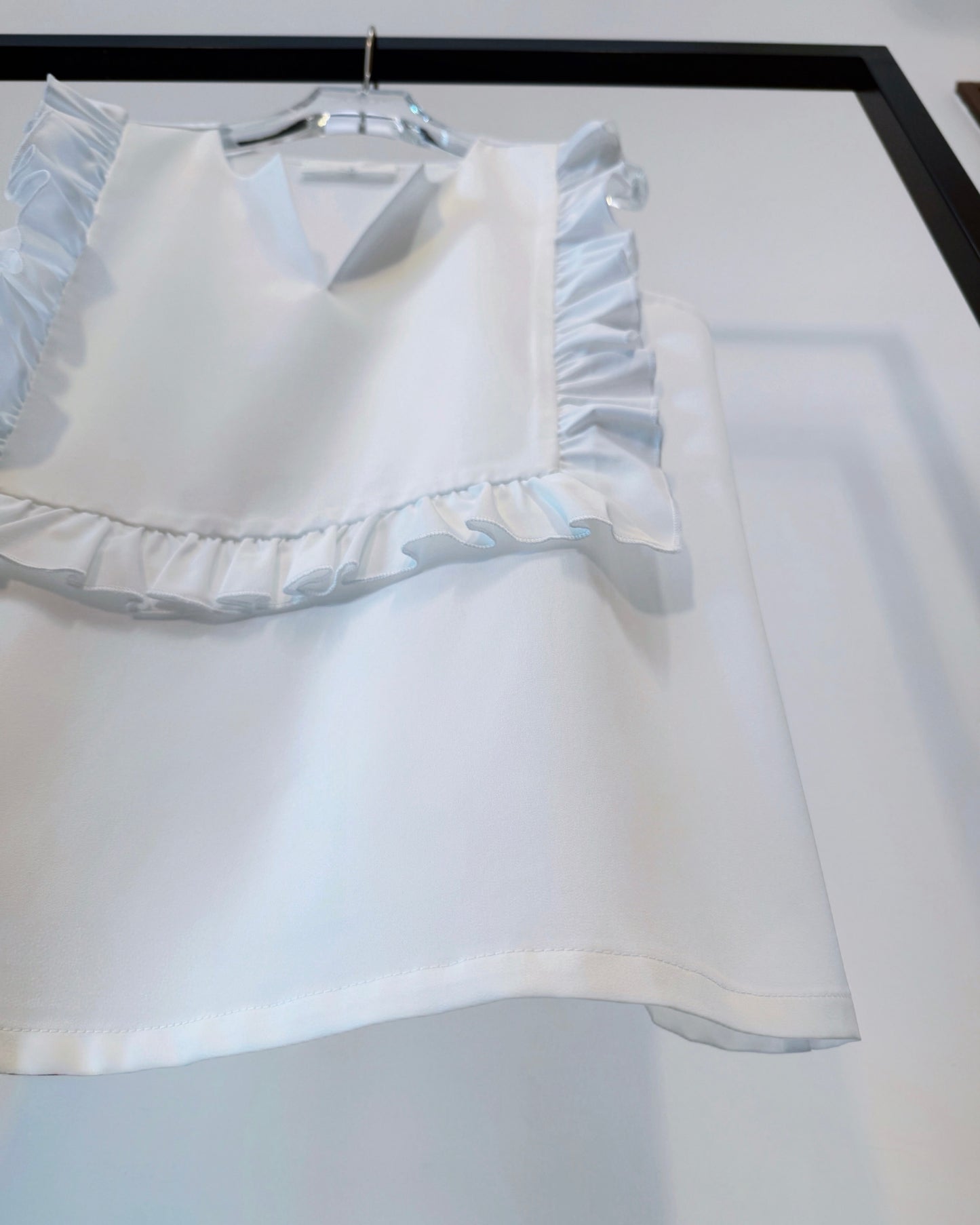 aalis KOSA square ruffle panel front top (White)
