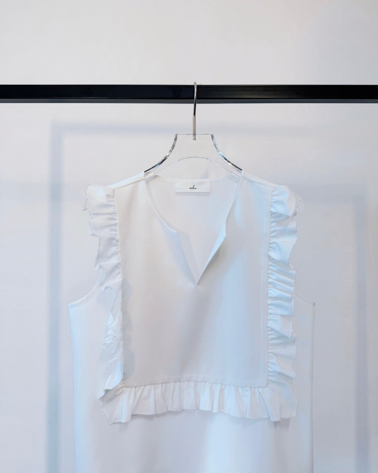aalis KOSA square ruffle panel front top (White)