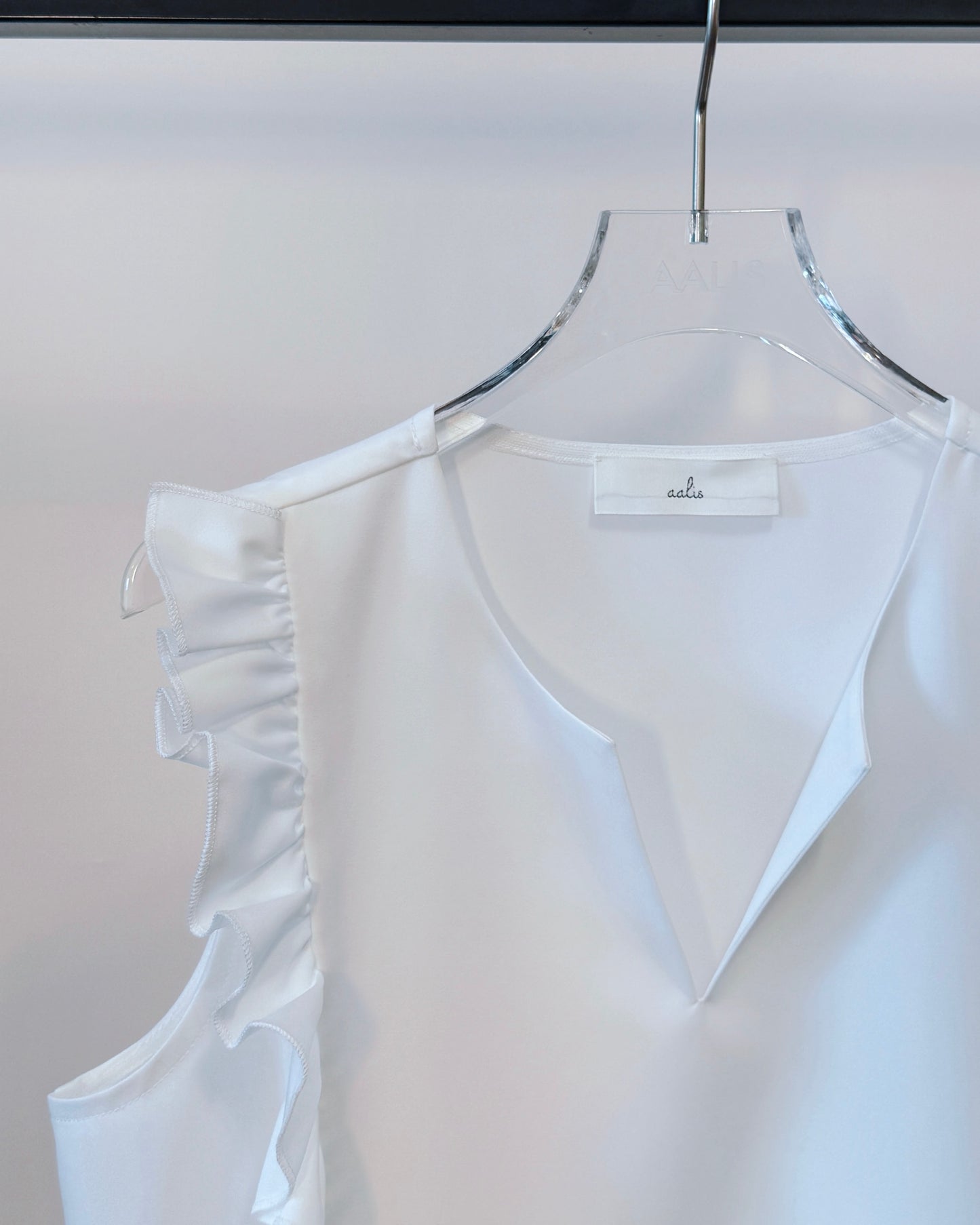 aalis KOSA square ruffle panel front top (White)