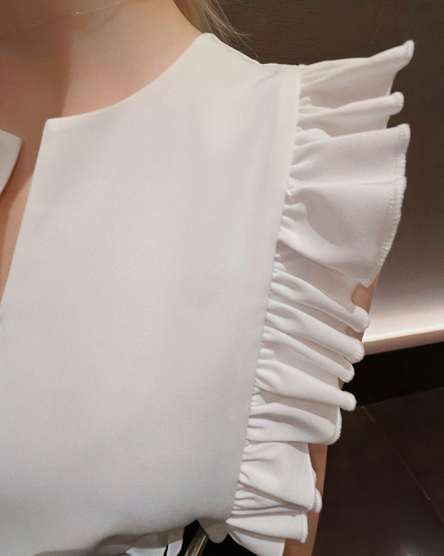 aalis KOSA square ruffle panel front top (White)