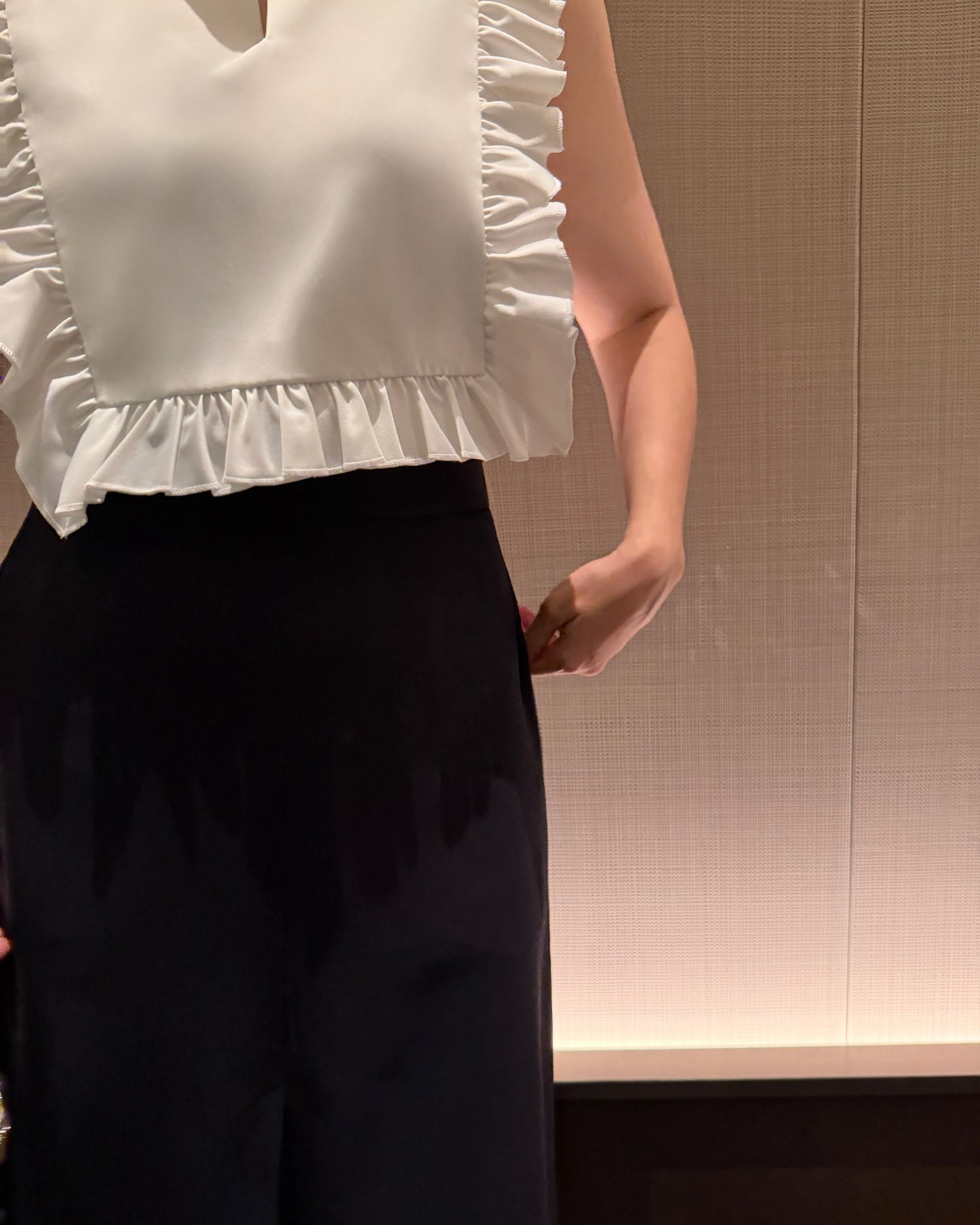 aalis KOSA square ruffle panel front top (White)