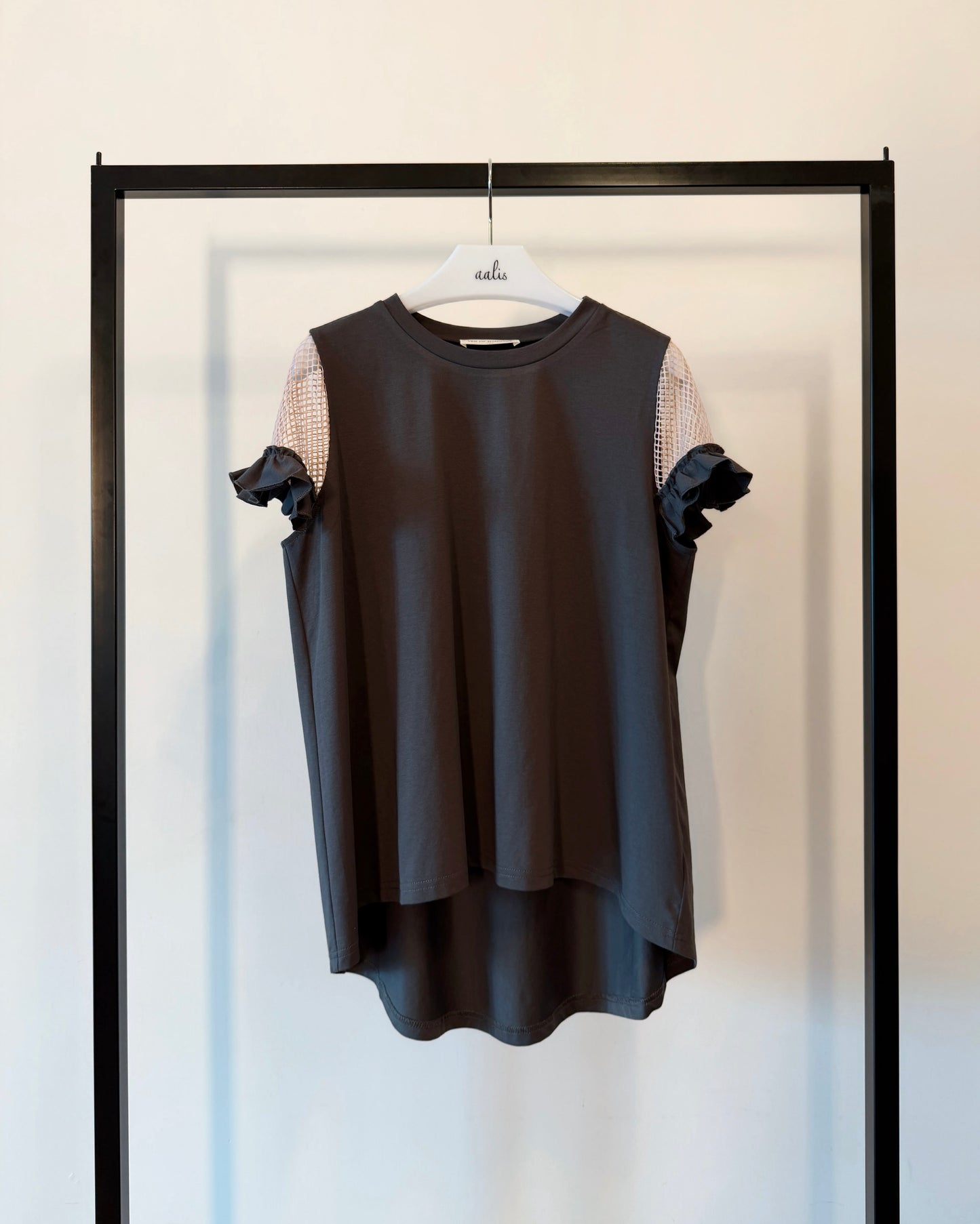 aalis ELEON netting ruffle sleeves top (Charcoal)