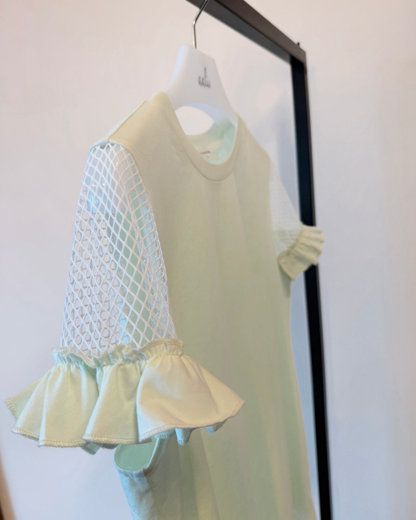 aalis ELEON netting ruffle sleeves top (Lime)