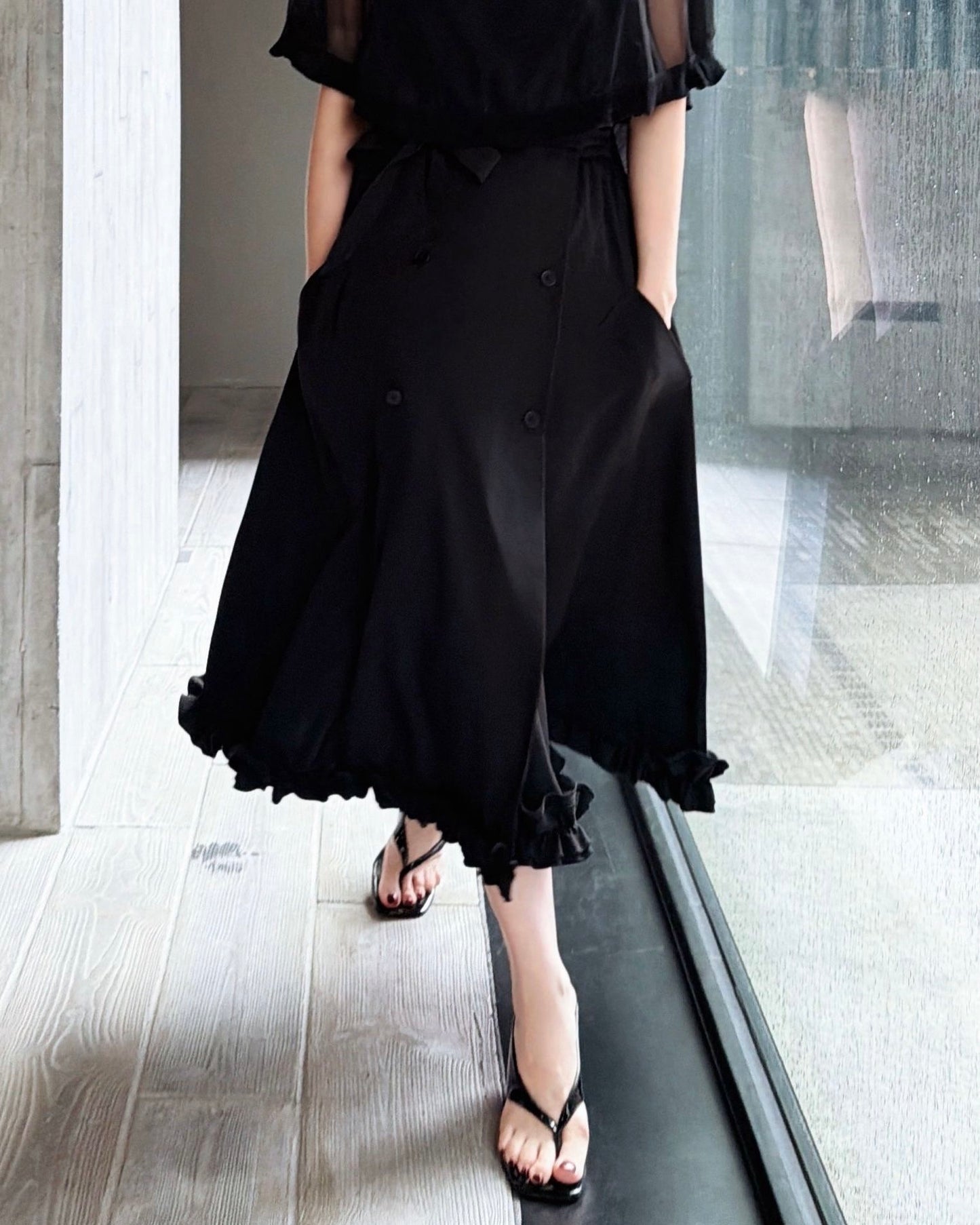 aalis AMADEA ruffle hem trench skirt (Black)