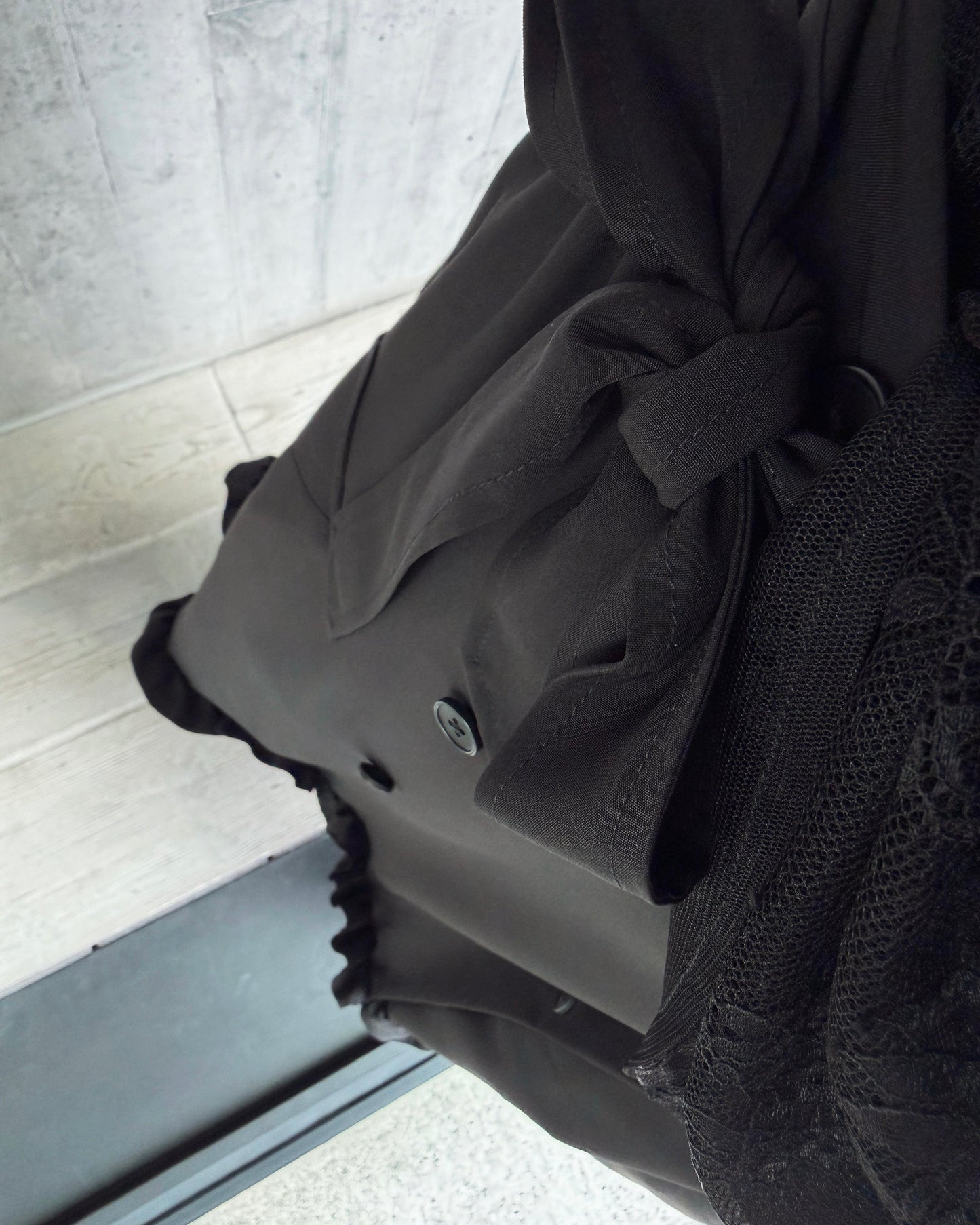 aalis AMADEA ruffle hem trench skirt (Black)