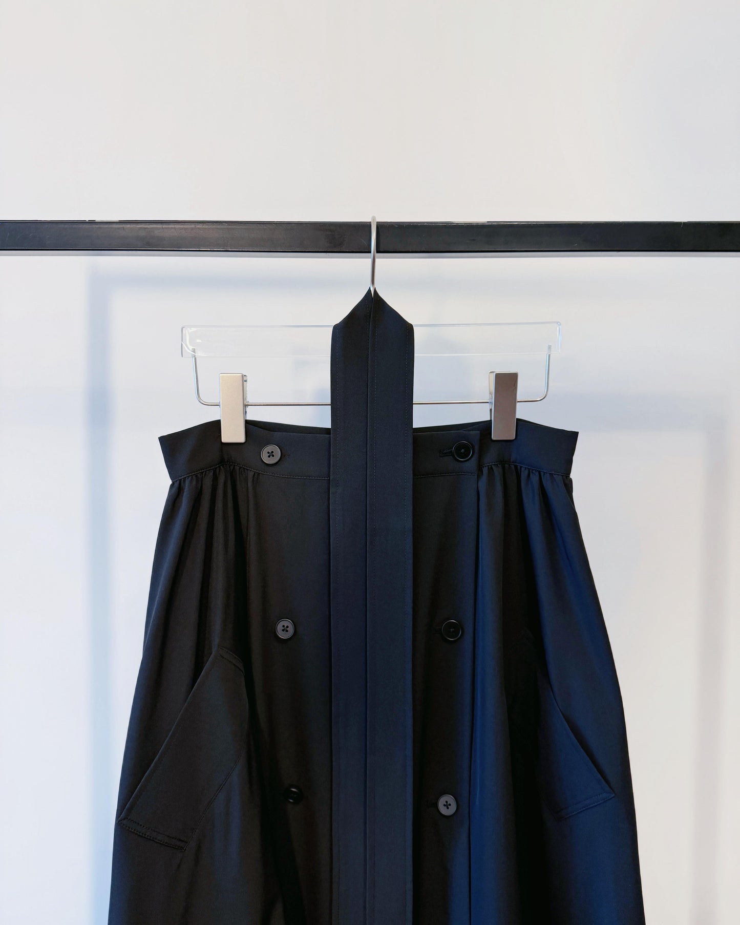 aalis AMADEA ruffle hem trench skirt (Black)