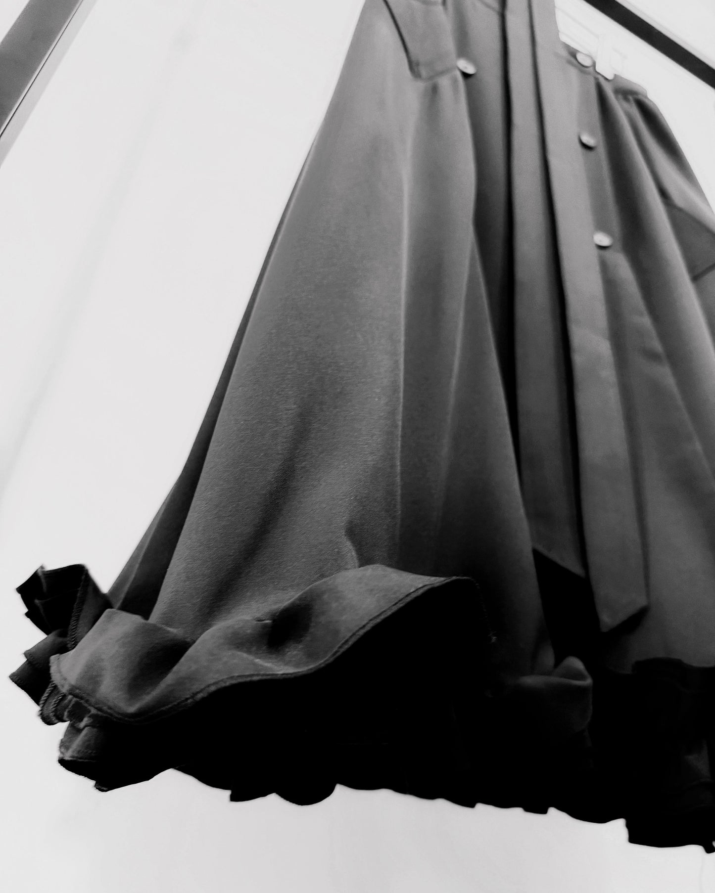 aalis AMADEA ruffle hem trench skirt (Black)