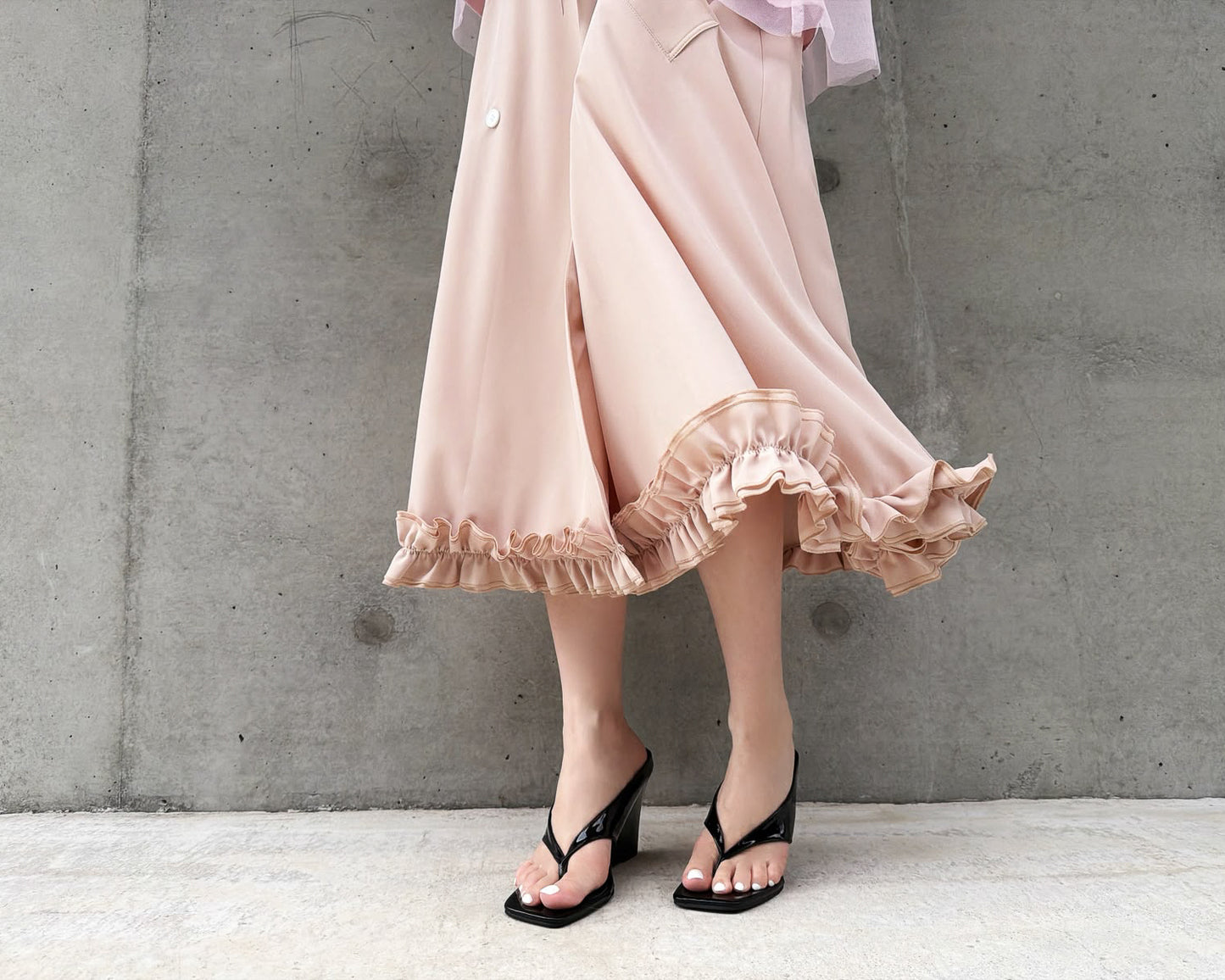 aalis AMADEA ruffle hem trench skirt (Nude)