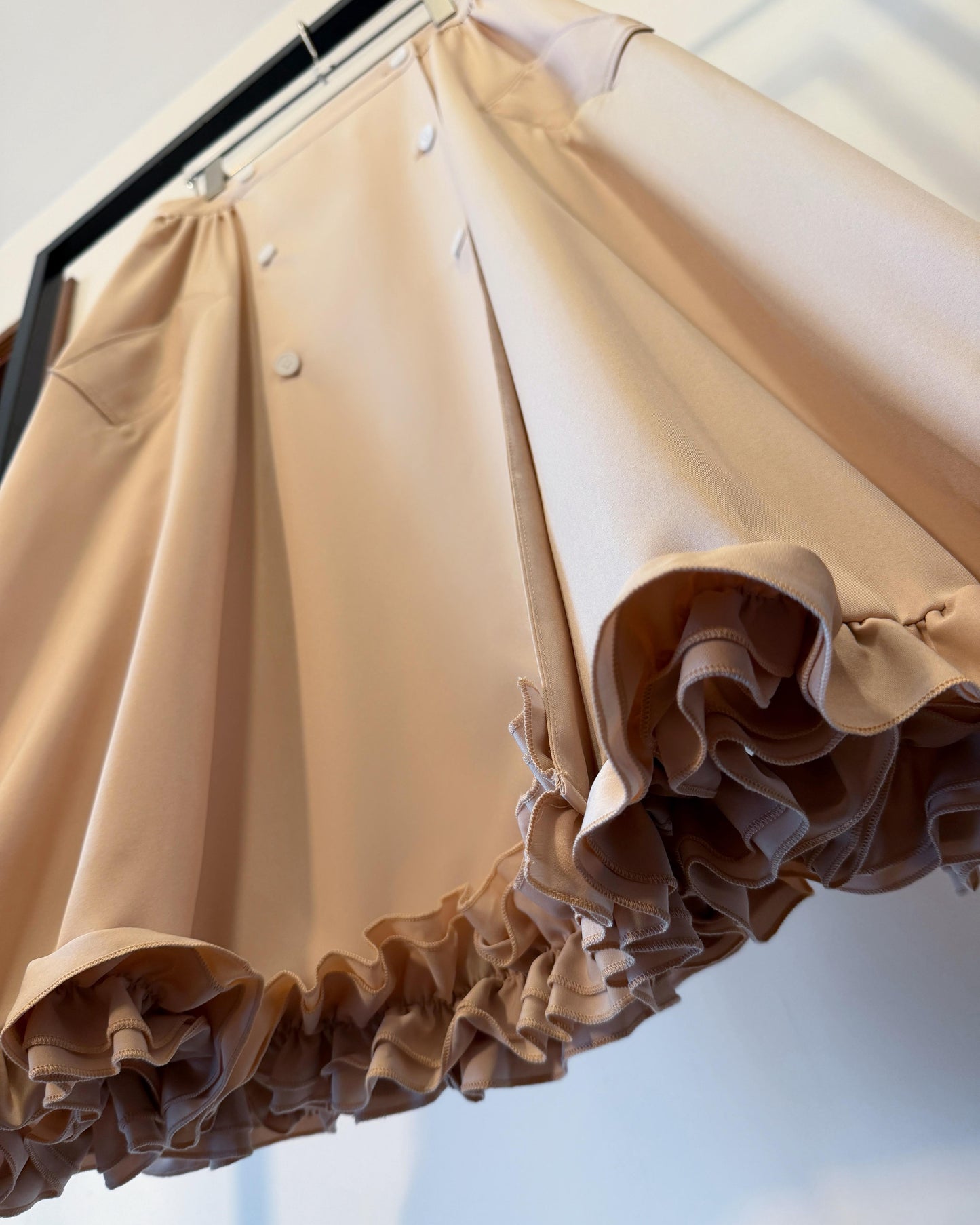 aalis AMADEA ruffle hem trench skirt (Nude)