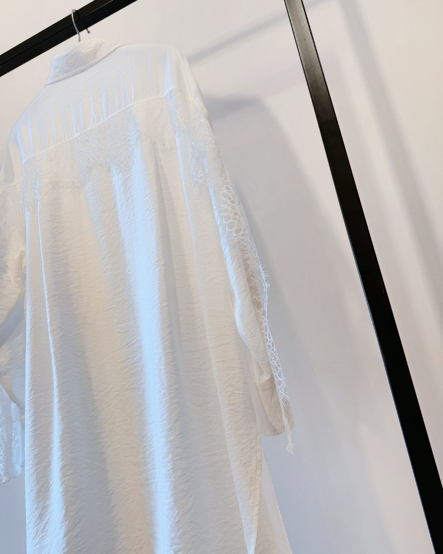 aalis MARLINE front pockets lace detail shirt (White)