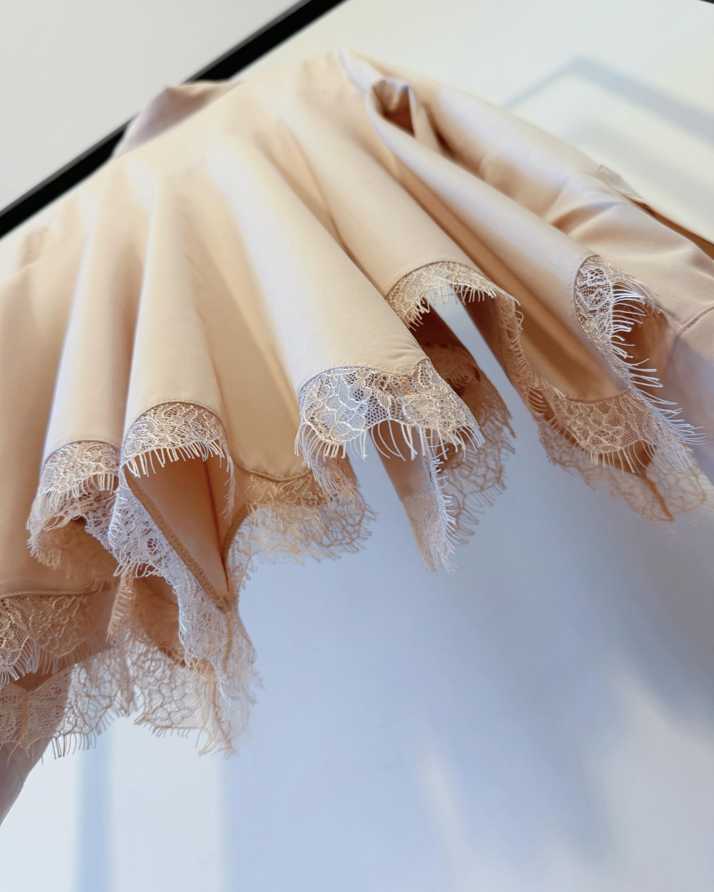 aalis MADEA handkerchief lace trim shirt (Nude)