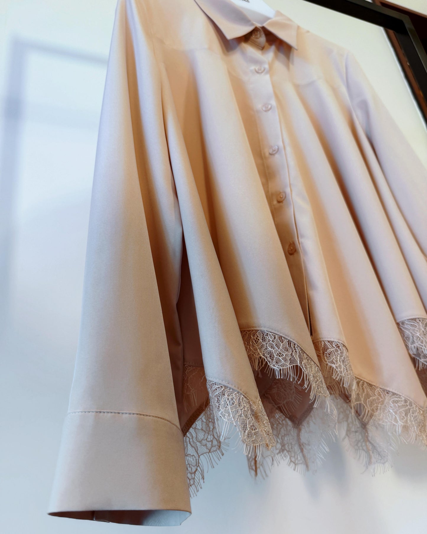 aalis MADEA handkerchief lace trim shirt (Nude)