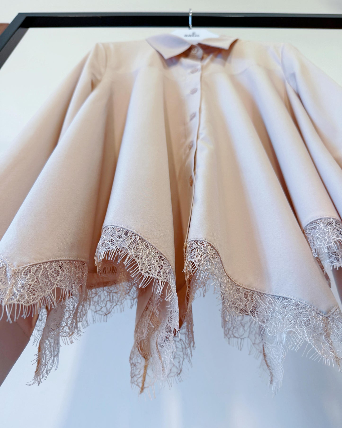 aalis MADEA handkerchief lace trim shirt (Nude)