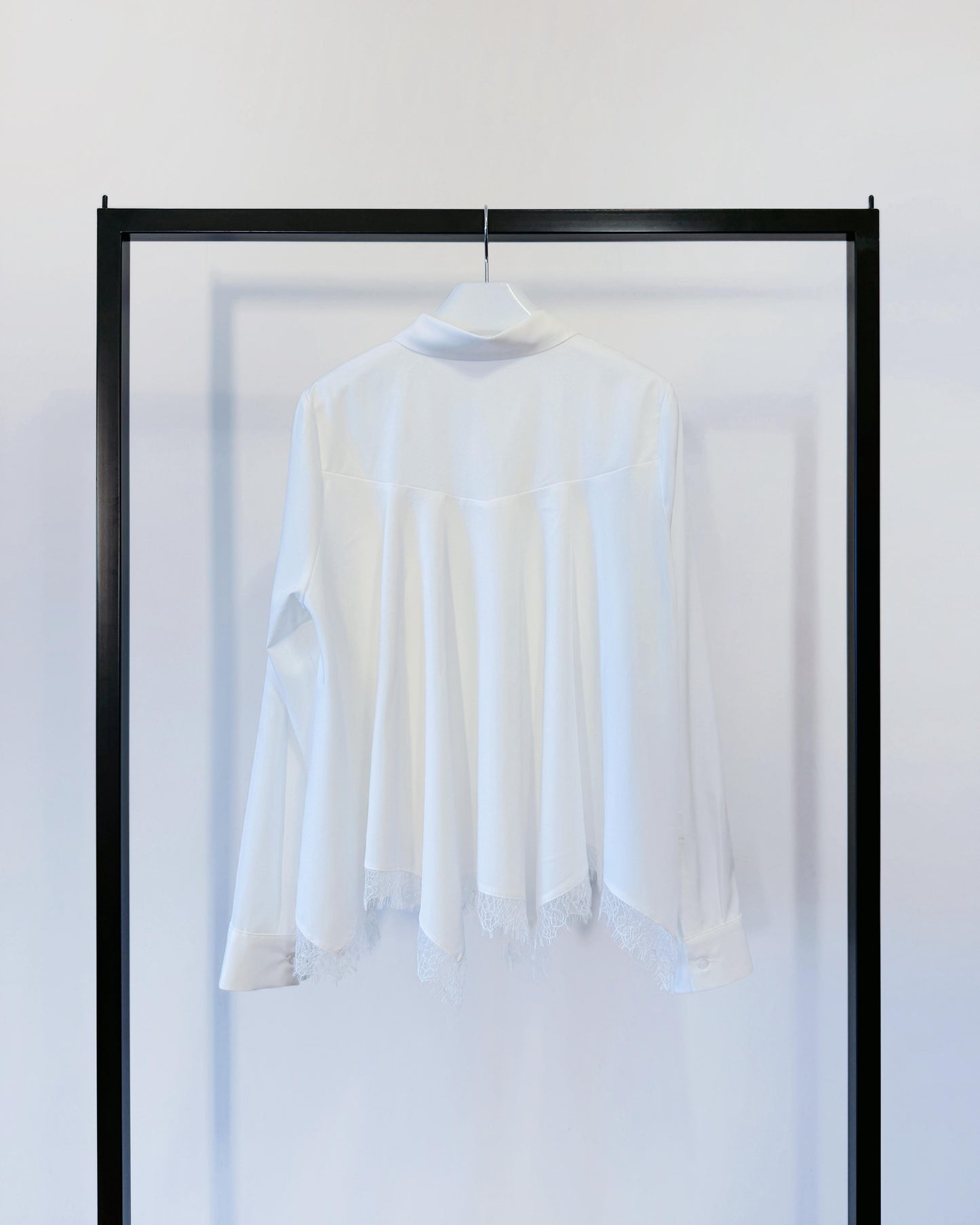 aalis MADEA handkerchief lace trim shirt (White)