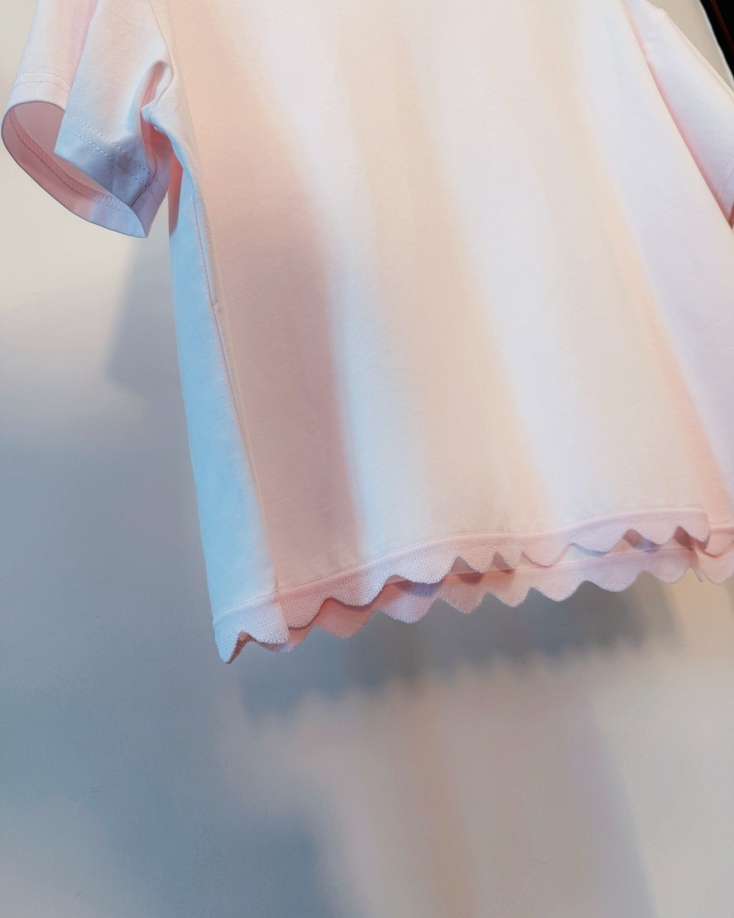 aalis MIVA knit scalloped edge cropped tee (Light Pink)