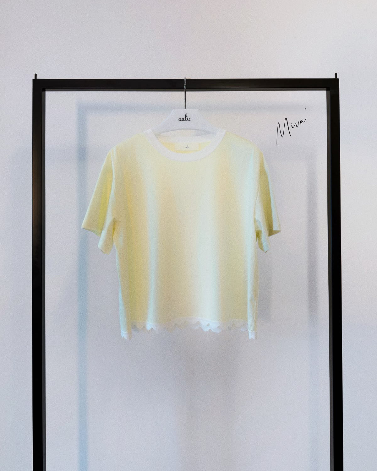 aalis MIVA knit scalloped edge cropped tee (Light Yellow)