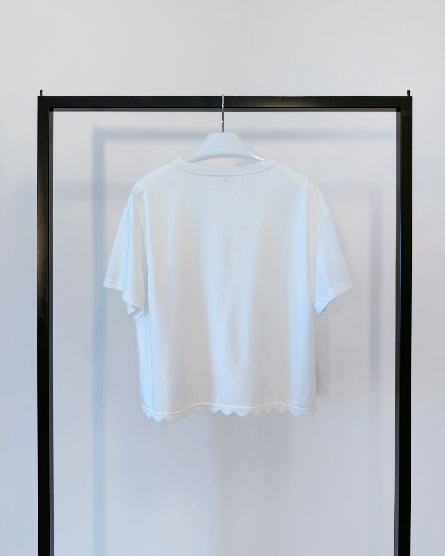 aalis MIVA knit scalloped edge cropped tee (White)