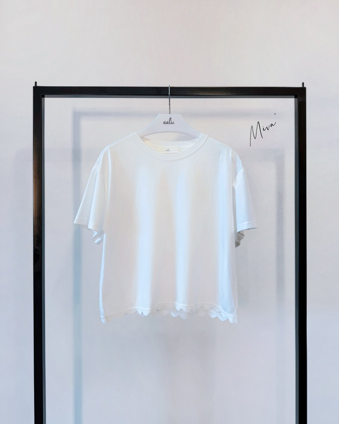 aalis MIVA knit scalloped edge cropped tee (White)