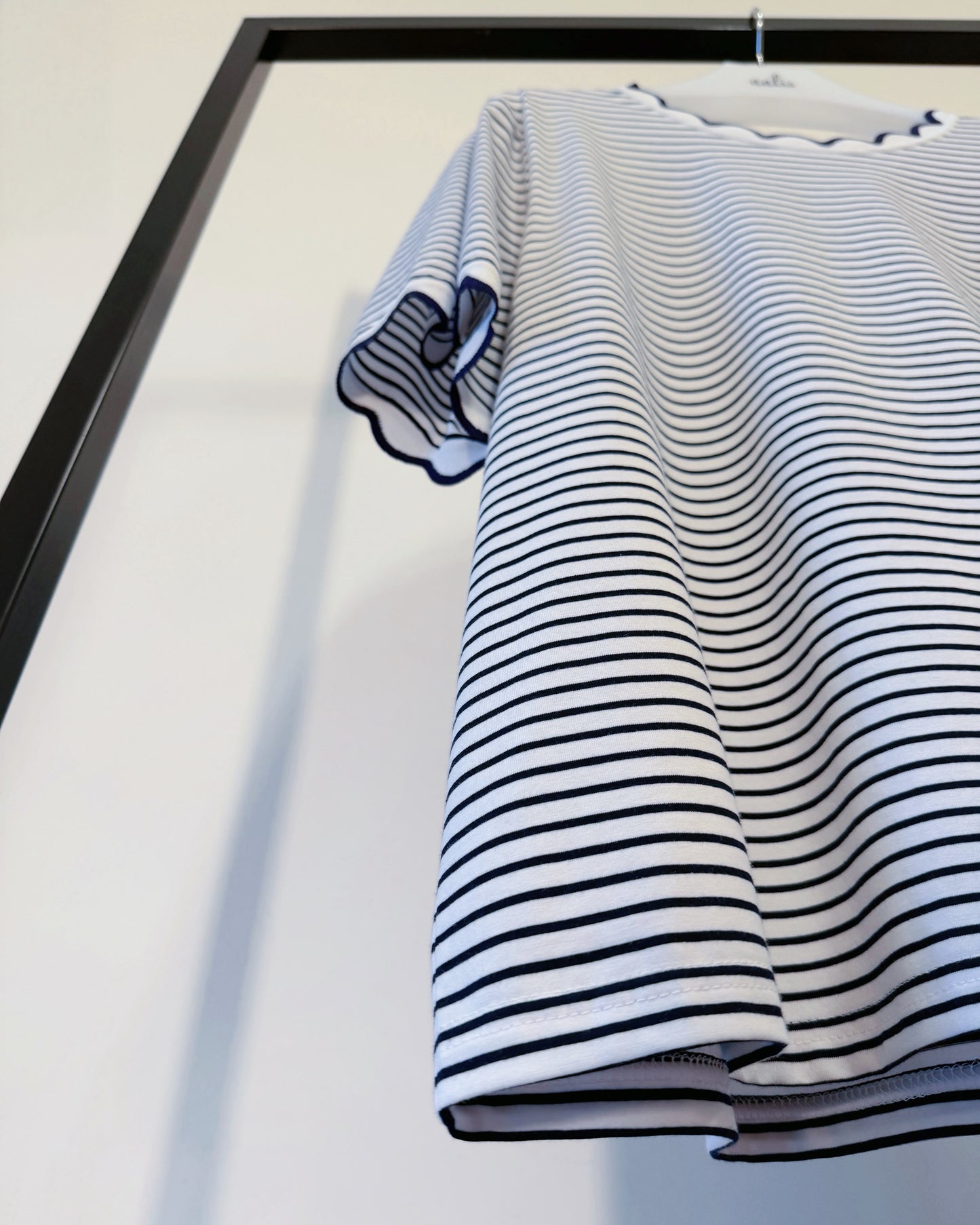 aalis METTA scallop edge relaxed tee (Navy Stripe)
