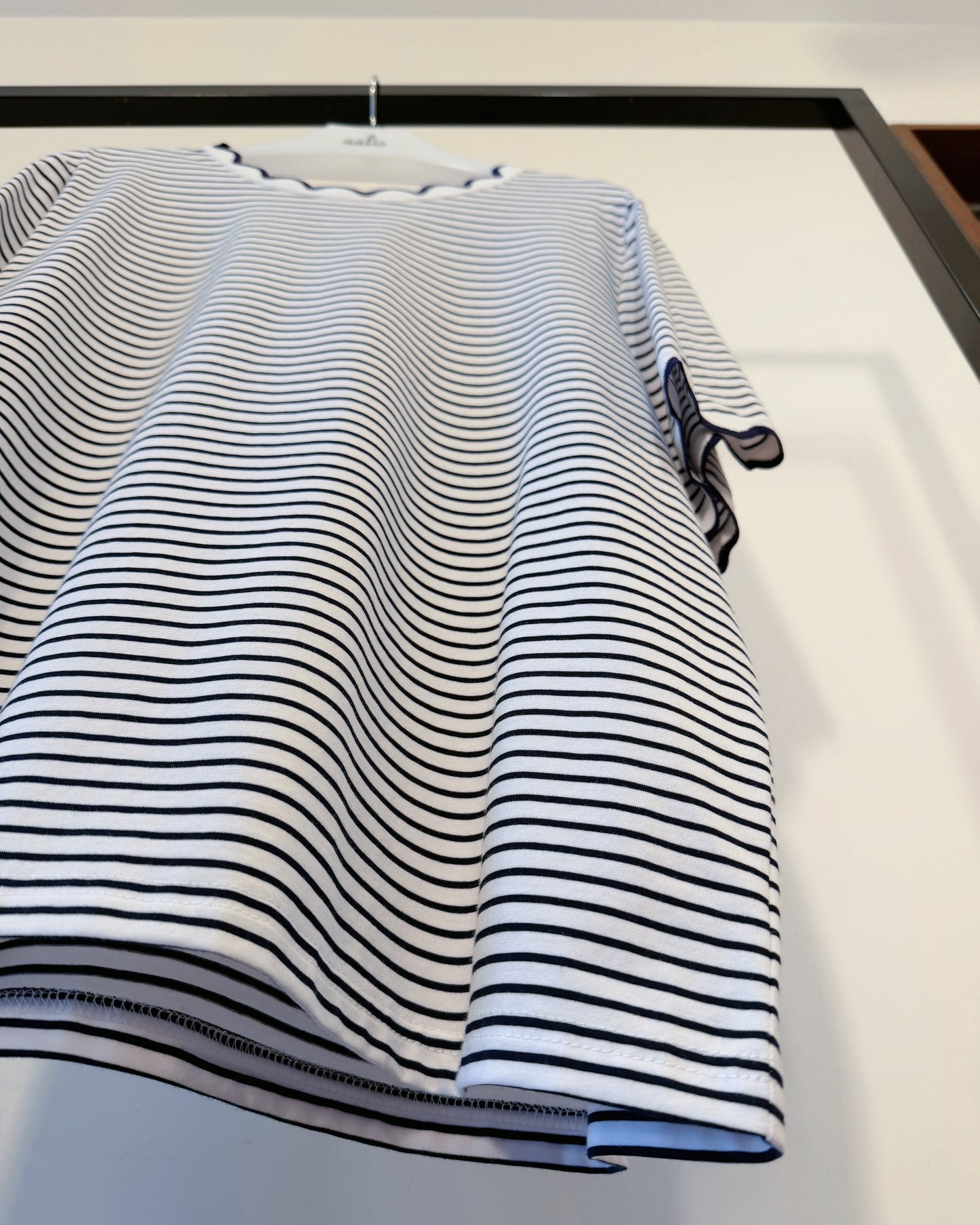 aalis METTA scallop edge relaxed tee (Navy Stripe)