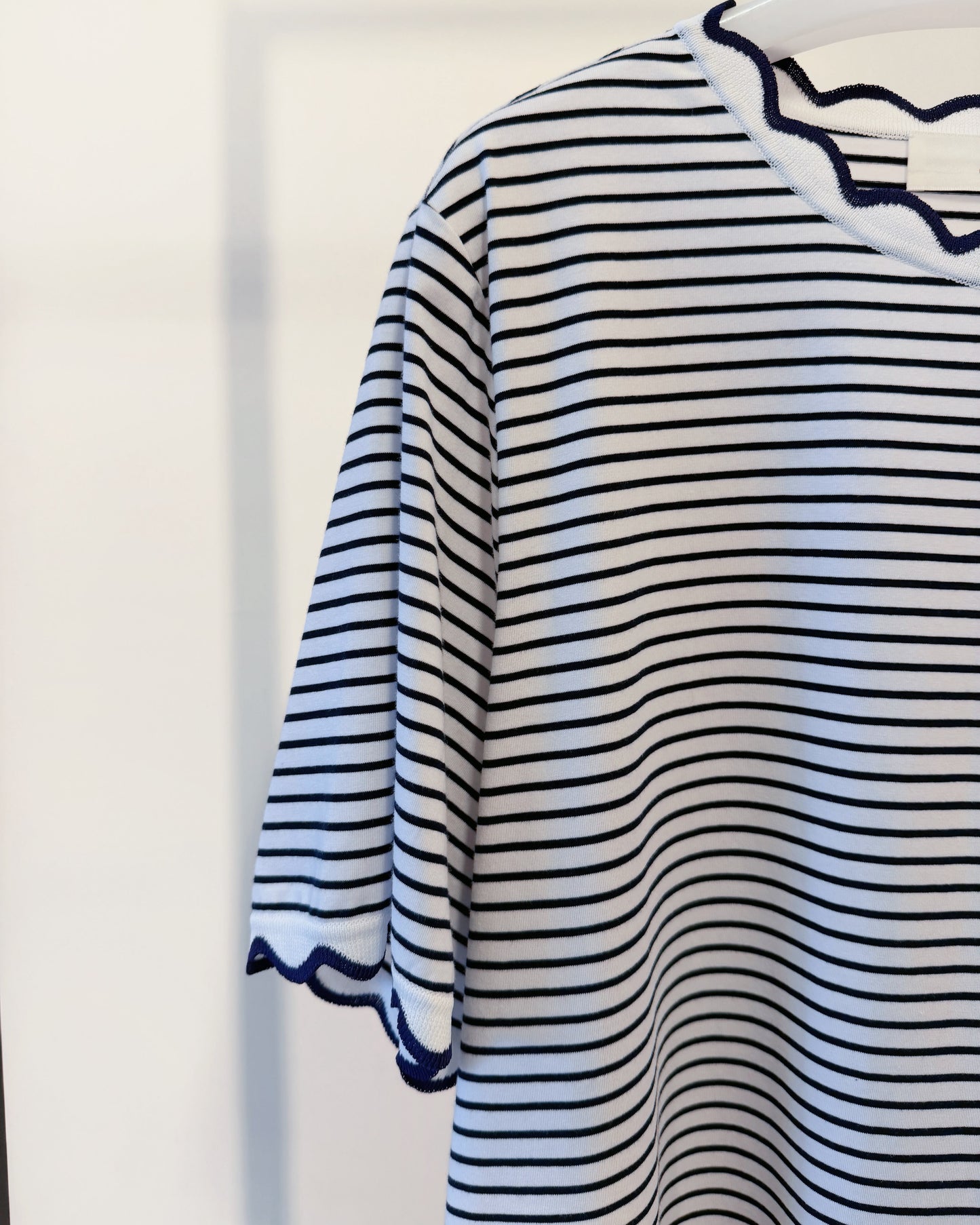 aalis METTA scallop edge relaxed tee (Navy Stripe)